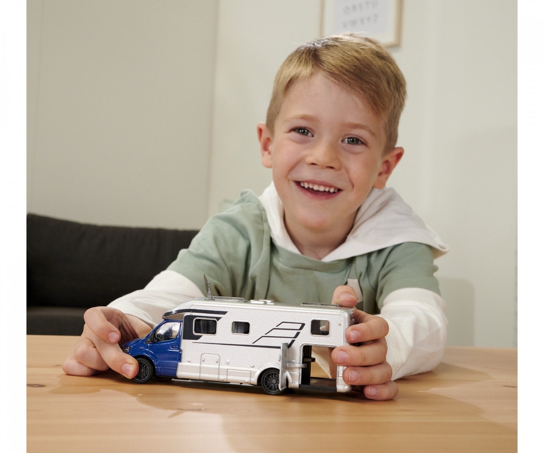 Vehículo De Juguete Majorette Hymer Clase B Camper Plateado/Azul