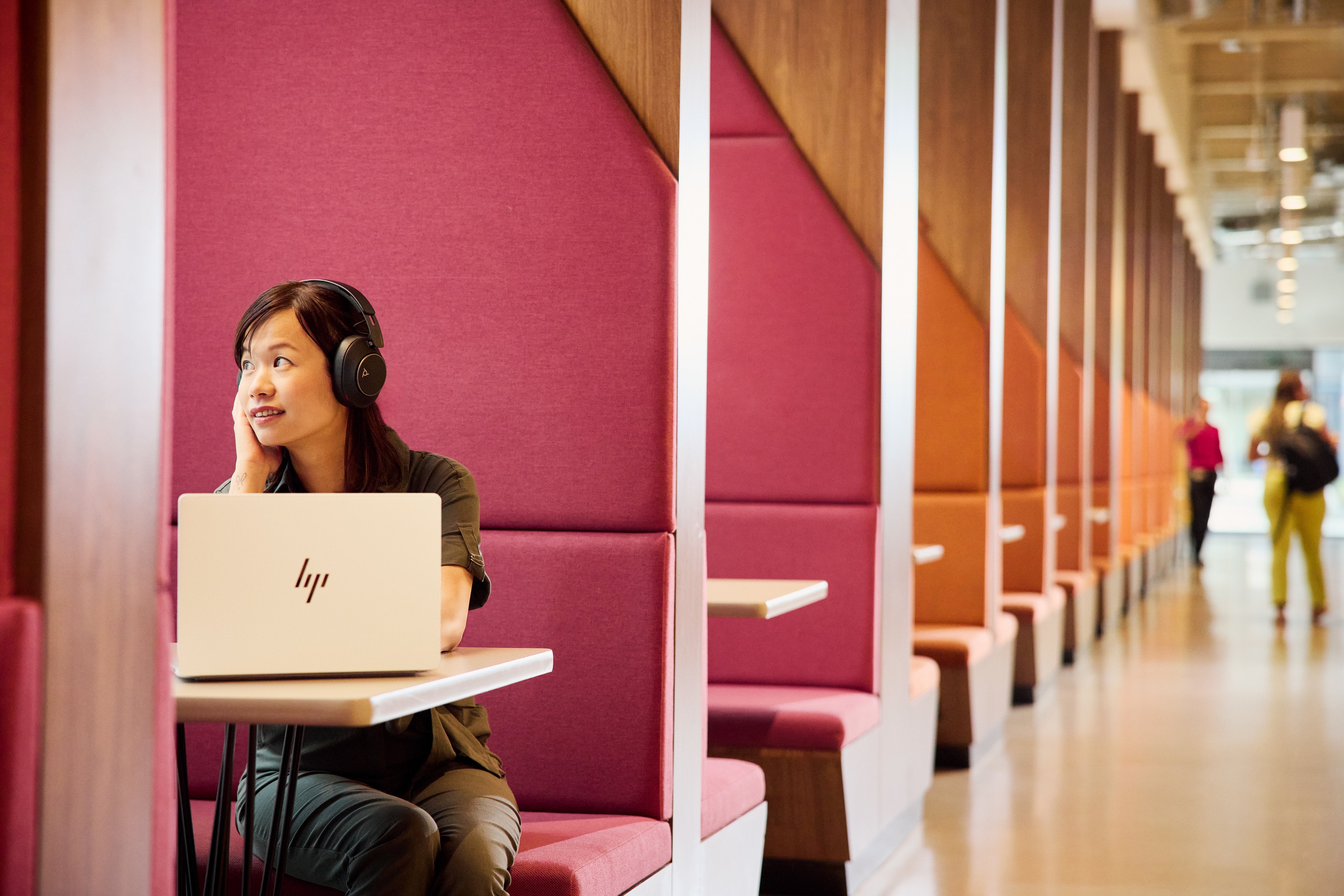 Portátil Hp Eb X G1a 14" Rai7p360 32gb 1tb 14in W11p