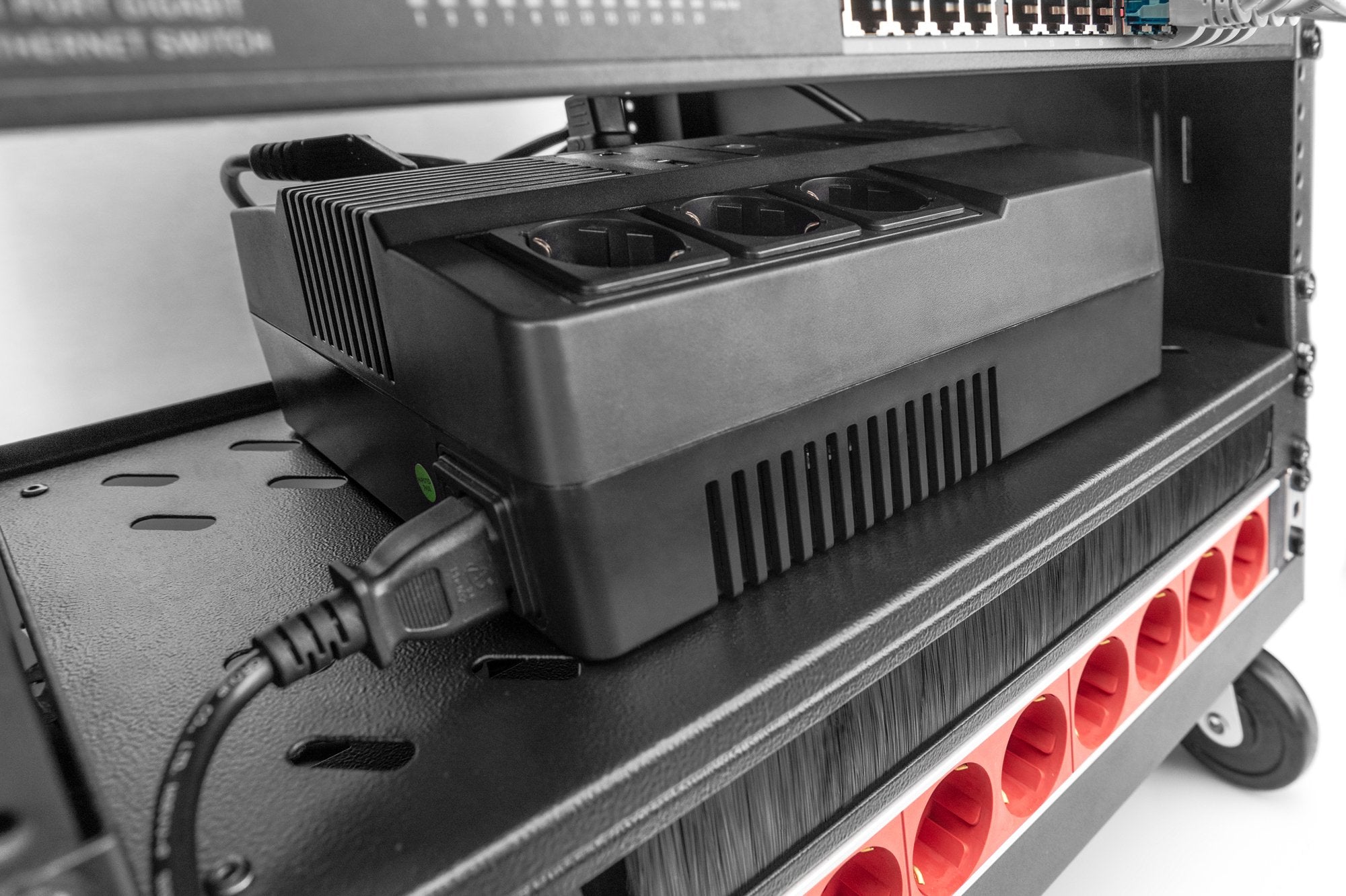 EAN 4016032490302 - Digitus DN-48000 armario rack 8U Rack o bastidor independiente Negro imagen 4