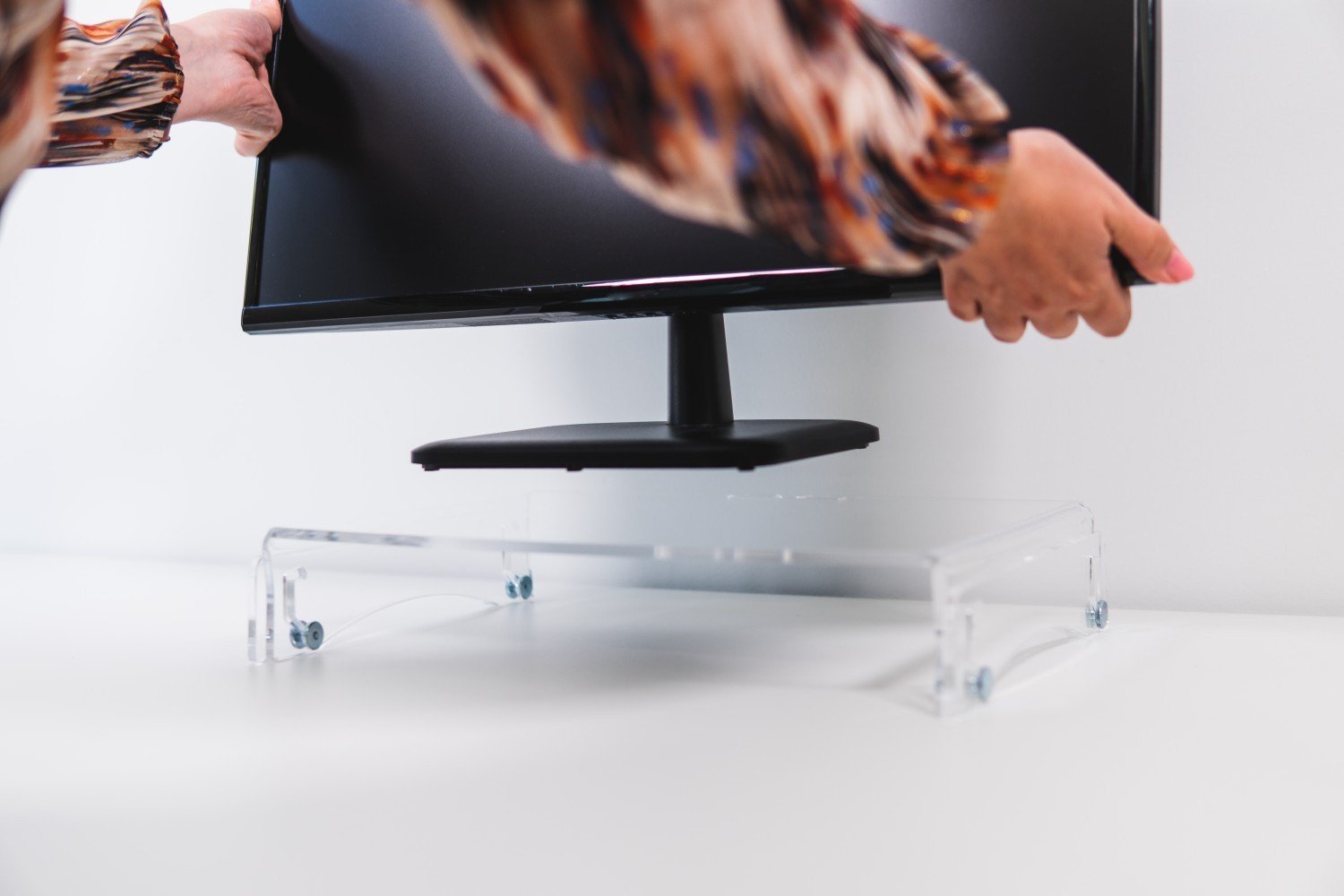 EAN 8719274673194 - BakkerElkhuizen Q-riser 110 61 cm (24") Escritorio Transparente imagen 4