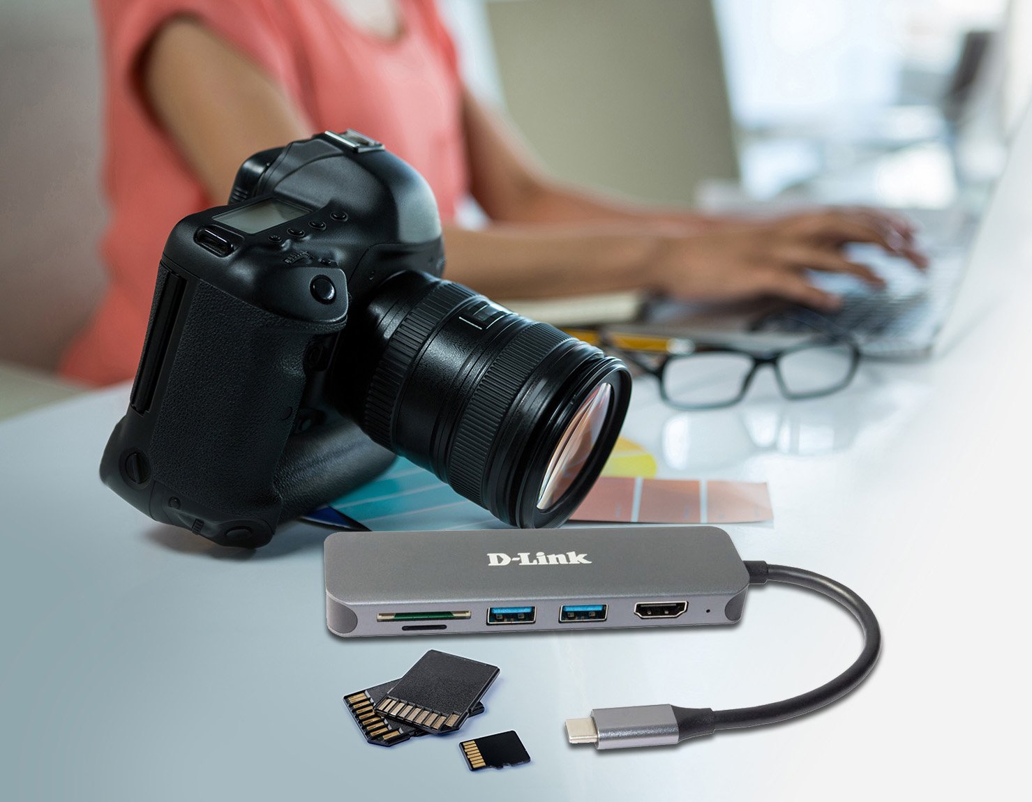 EAN 0790069468582 - D-Link DUB-2327 base para portátil y replicador de puertos Alámbrico USB Tipo C Gris imagen 5