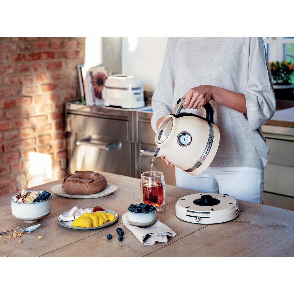 EAN 5413184151058 - KitchenAid 5KEK1522EAC tetera eléctrica 1,5 L 2400 W Crema de color imagen 5
