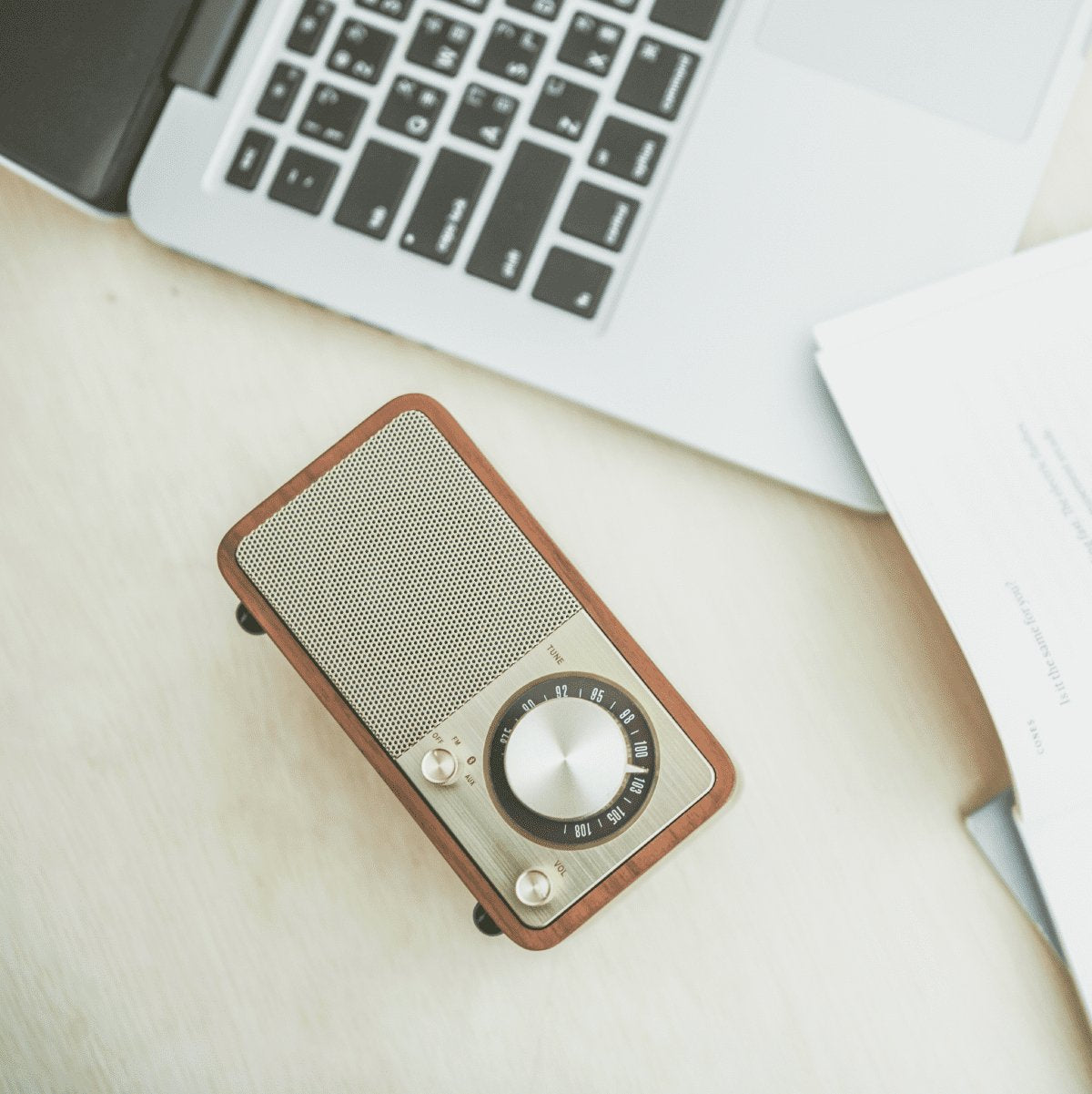 Sangean Wr-7 Cerezo Radio Analógica Sobremesa Fm Bluetooth Batería Li-Ion Recargable