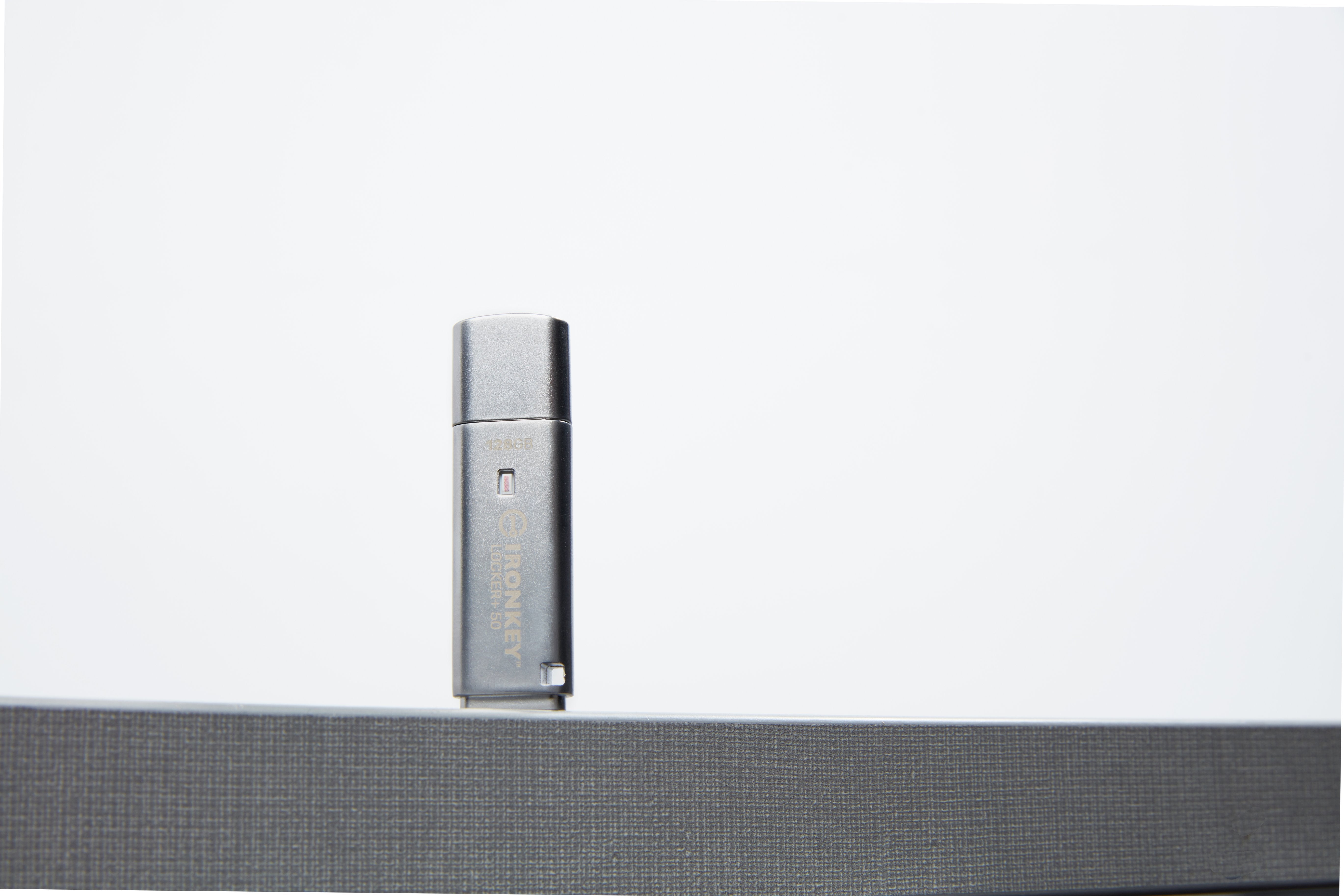 EAN 0740617329391 - Kingston Technology IronKey Locker+ 50 unidad flash USB USB tipo A 3.2 Gen 1 (3.1 Gen 1) Plata imagen 5