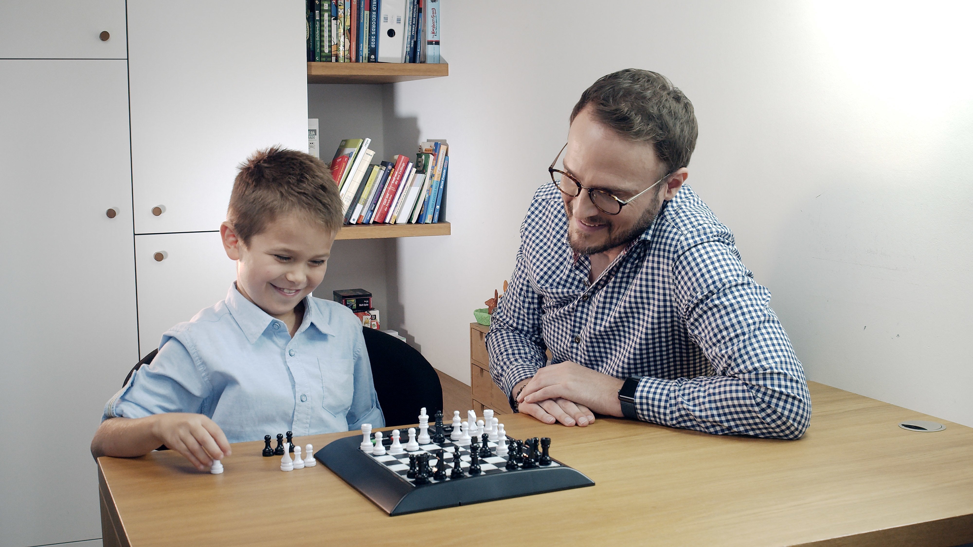 EAN 4032153008103 - Millennium ChessGenius Juego de ajedrez Internacional imagen 2