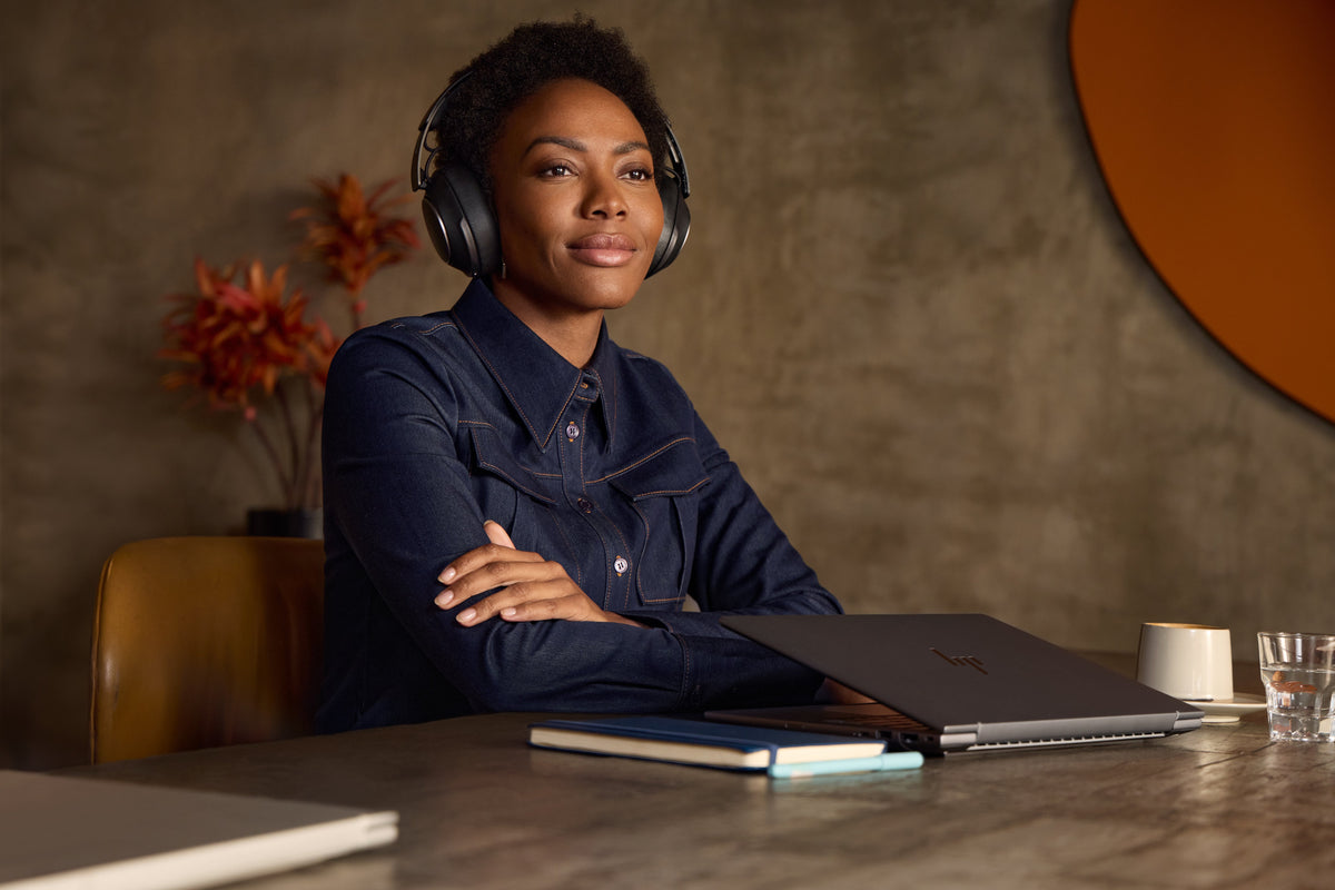 EAN 5715063465264 - HP Poly Voyager Surround 85 UC Microsoft Teams Certified USB-C Headset +USB-C/A Adapter +Charging Stand I imagen 3