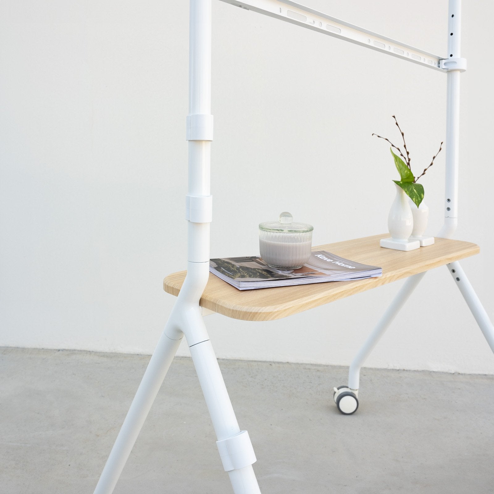 Soporte Suelo Ruedas "Ilove" Pantalla 49-80'' Blanco Tooq