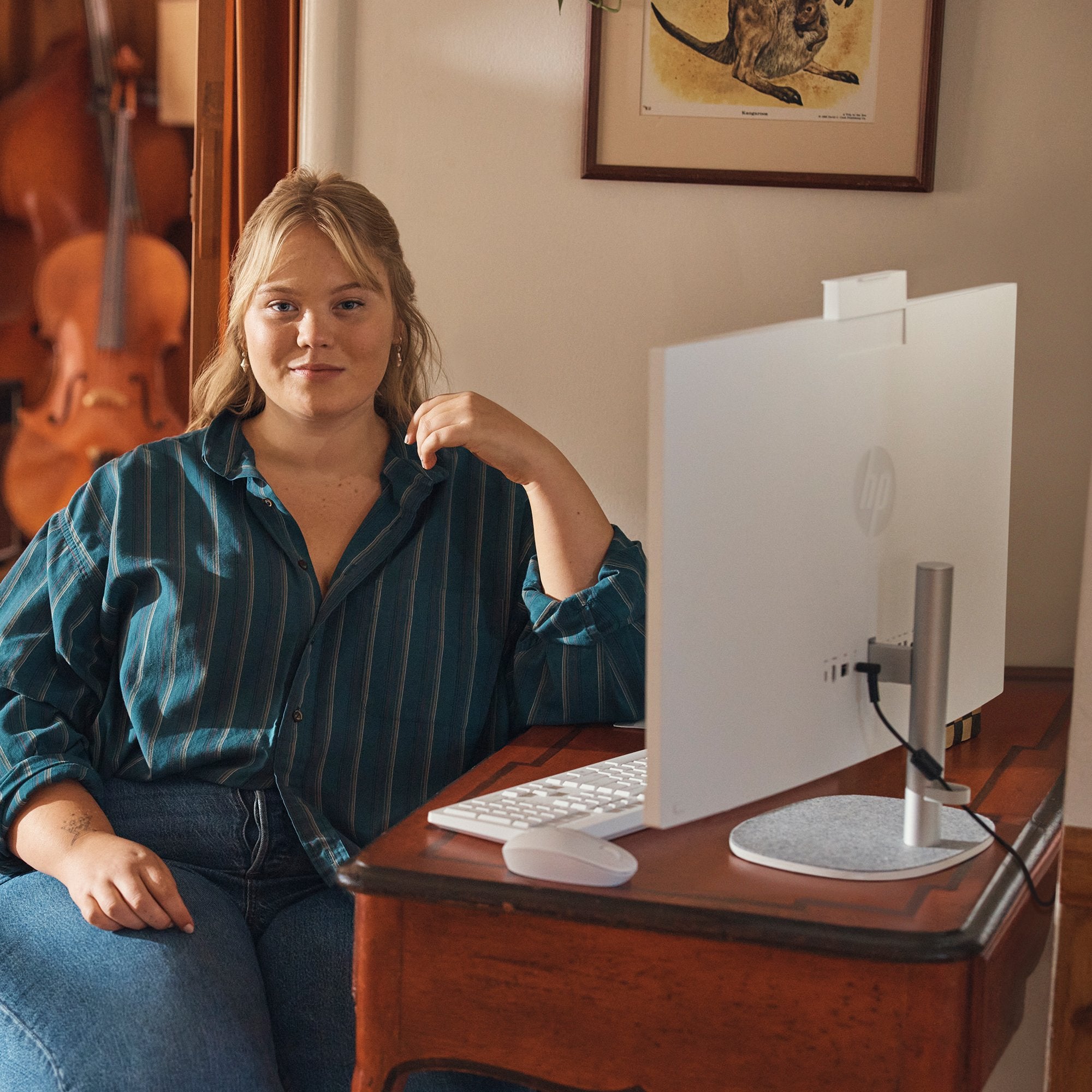 EAN 0198828053688 - HP 27-cr0059ns Intel® Core™ i7 i7-1355U 68,6 cm (27") 1920 x 1080 Pixeles PC todo en uno 16 GB DDR4-SDRAM imagen 14