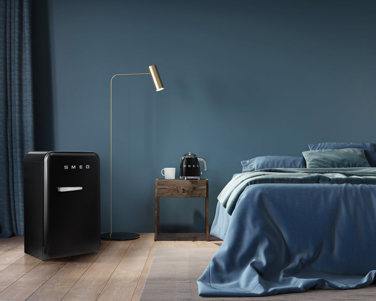 EAN 8017709302184 - Smeg KLF05BLEU tetera eléctrica 0,8 L 1400 W Negro imagen 18