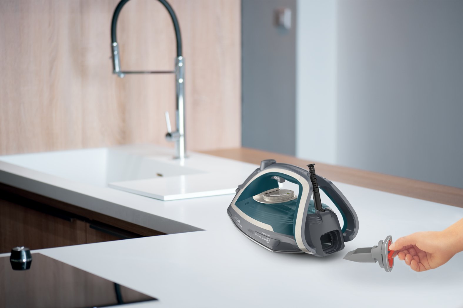 EAN 3121040078686 - Tefal Ultragliss Anti-Calc Plus FV6842 Plancha a vapor 2800 W Azul, Plata imagen 7