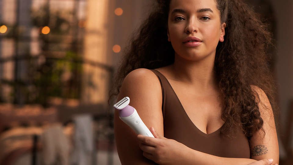 EAN 8710103998143 - Philips 6000 series BRL136/00 maquinilla de afeitar para mujer 1 cabezal(es) Recortadora Rosa, Blanco imagen 15