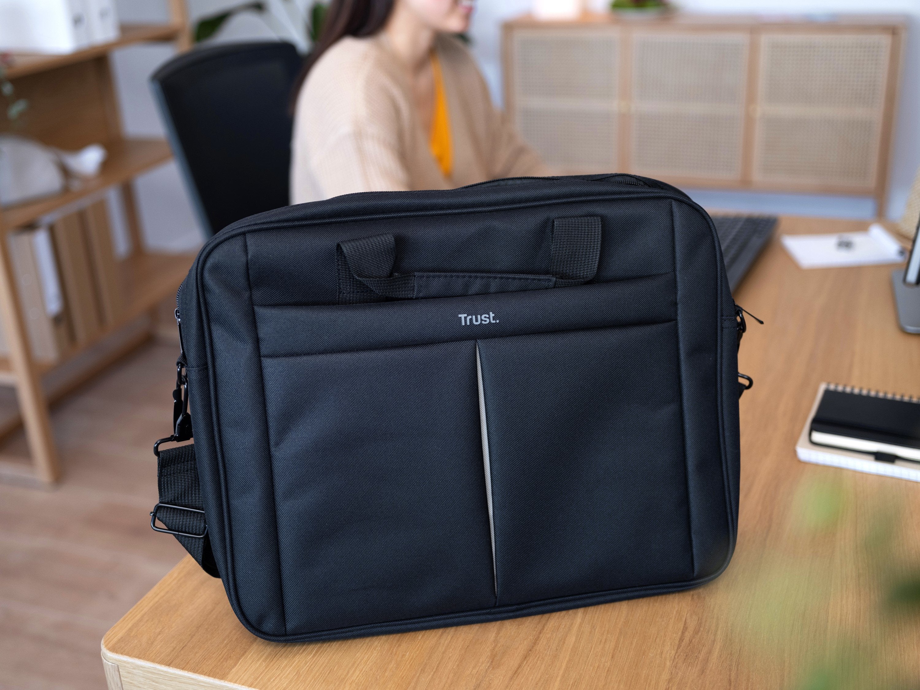 EAN 8713439215519 - Trust Primo 40,6 cm (16") Maletín Negro imagen 5