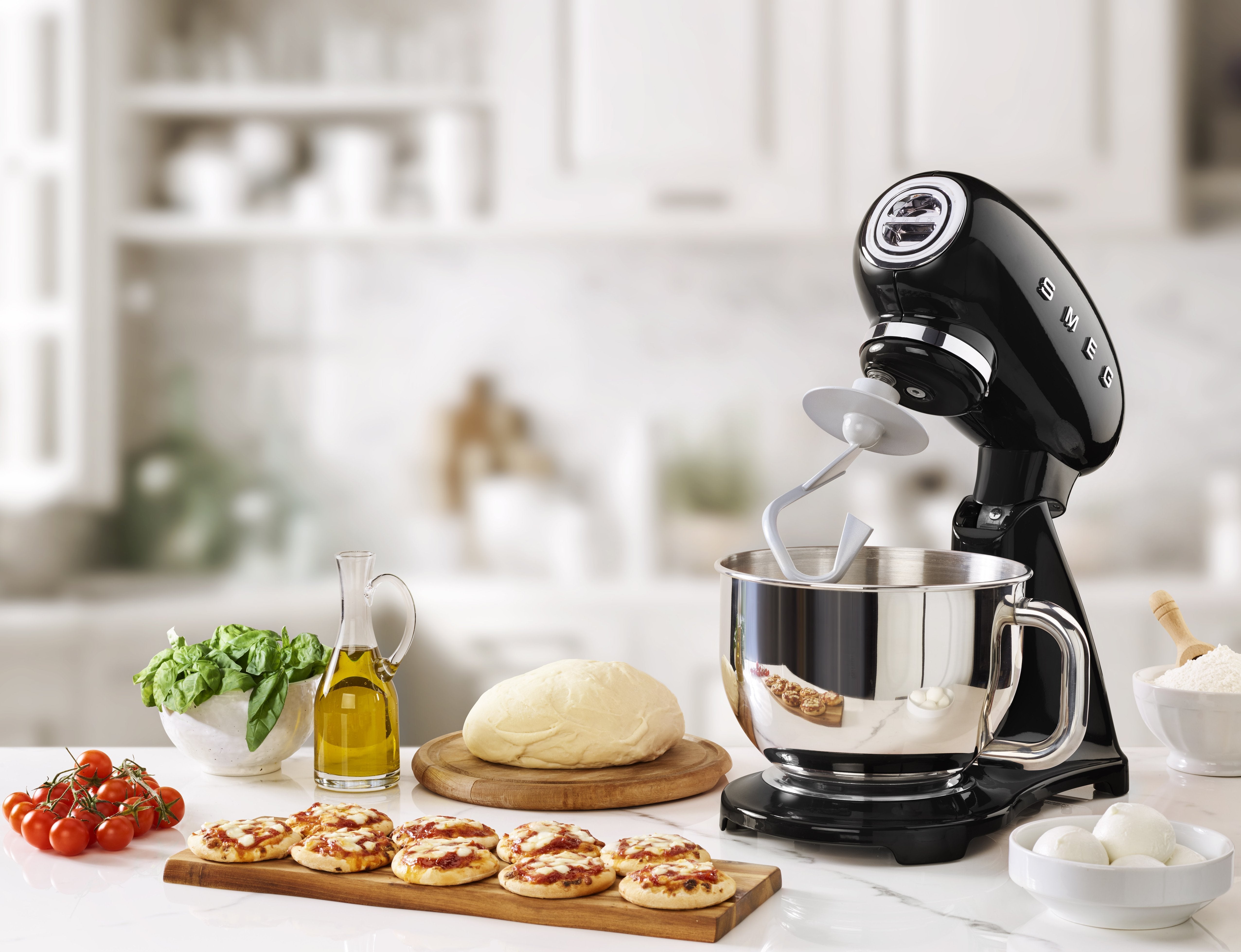 EAN 8017709269142 - Smeg SMF03BLEU batidora Batidora de varillas 800 W Negro imagen 19