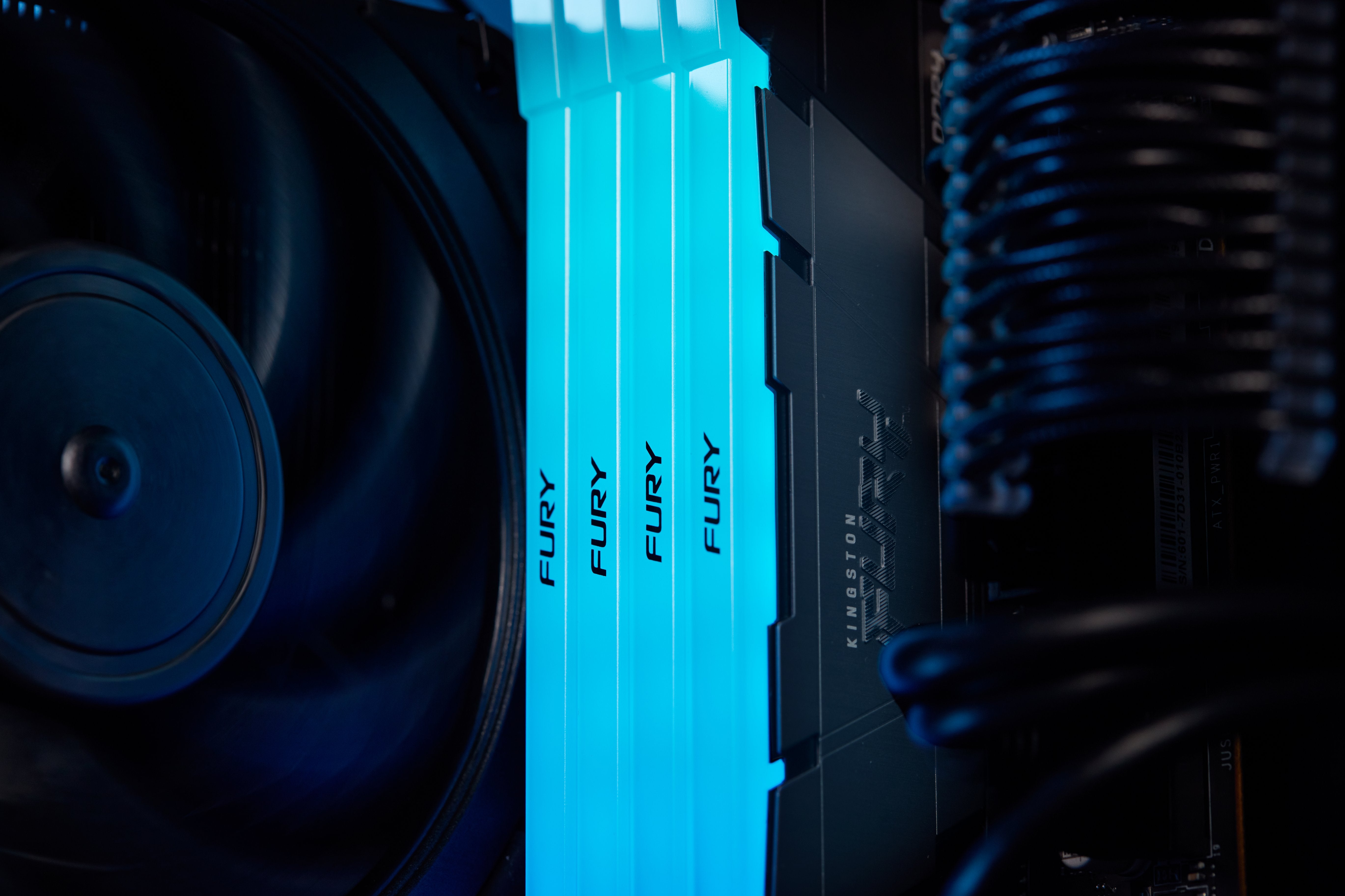 EAN 0740617338263 - Kingston Technology FURY Renegade RGB módulo de memoria 2 x 8 GB 4266 MT/s 288-pin DIMM imagen 12