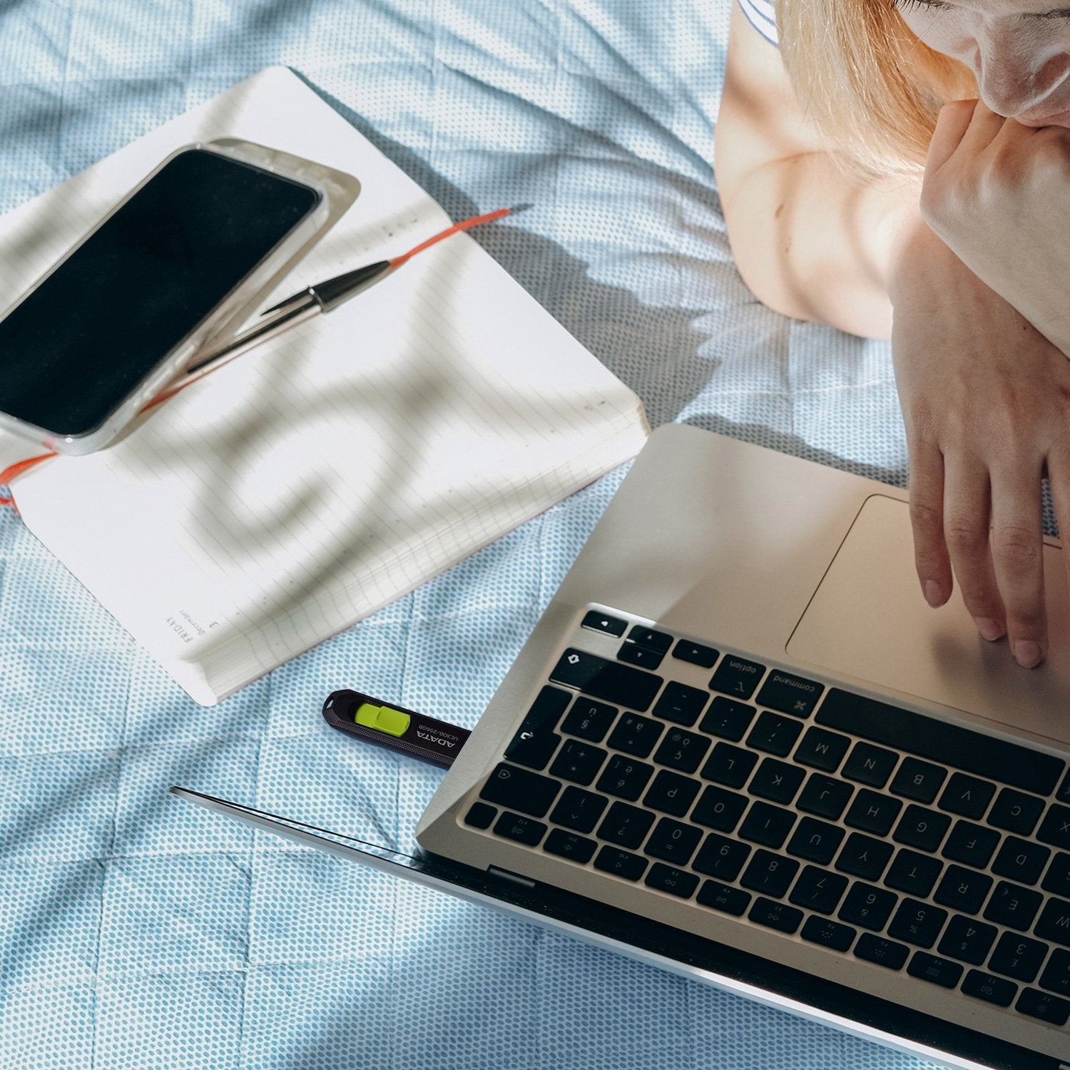 EAN 4711085939135 - ADATA ACHO-UC300-128G-RNB unidad flash USB 128 GB USB Tipo C 3.2 Gen 1 (3.1 Gen 1) Negro imagen 3