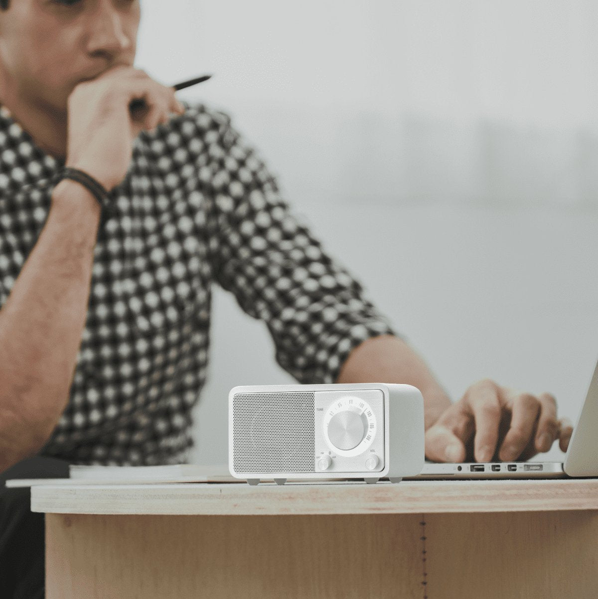 Sangean Wr-7 Blanco Mate Radio Analógica Sobremesa Fm Bluetooth Batería Li-Ion Recargable