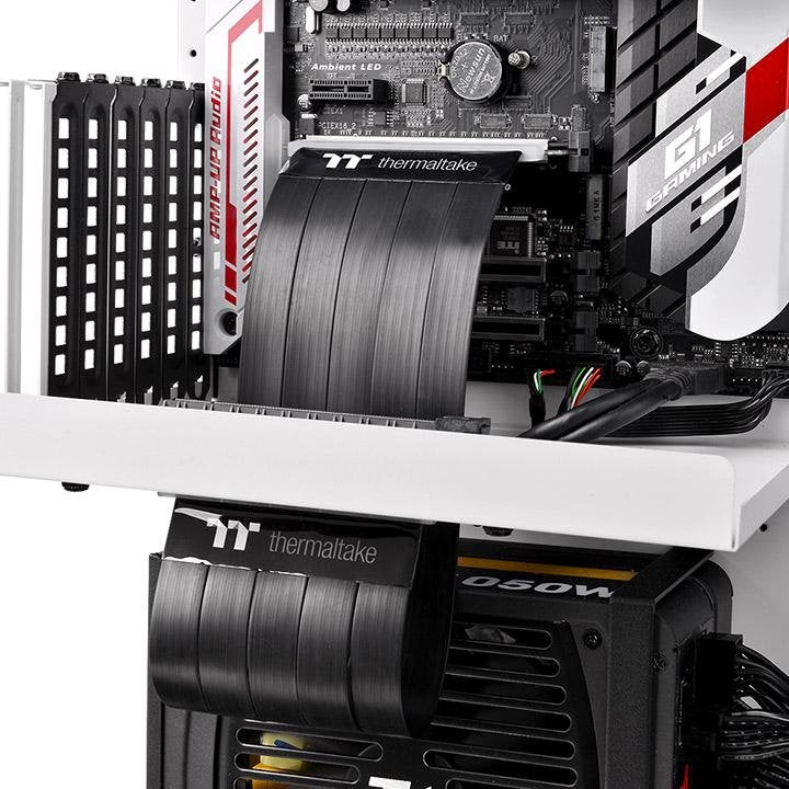 EAN 4717964406552 - Thermaltake AC-045-CN1OTN-C1 tarjeta y adaptador de interfaz Interno PCIe imagen 3