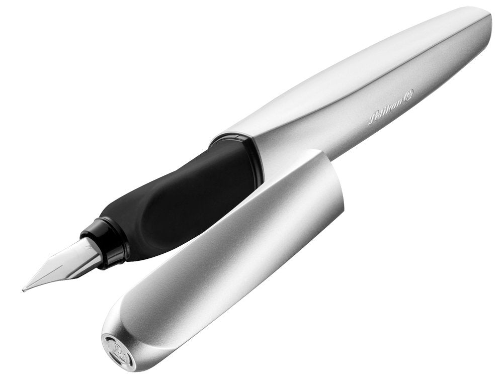 EAN 4012700947109 - Pelikan 947101 pluma estilográfica Sistema de llenado integrado Plata 1 pieza(s) imagen 1