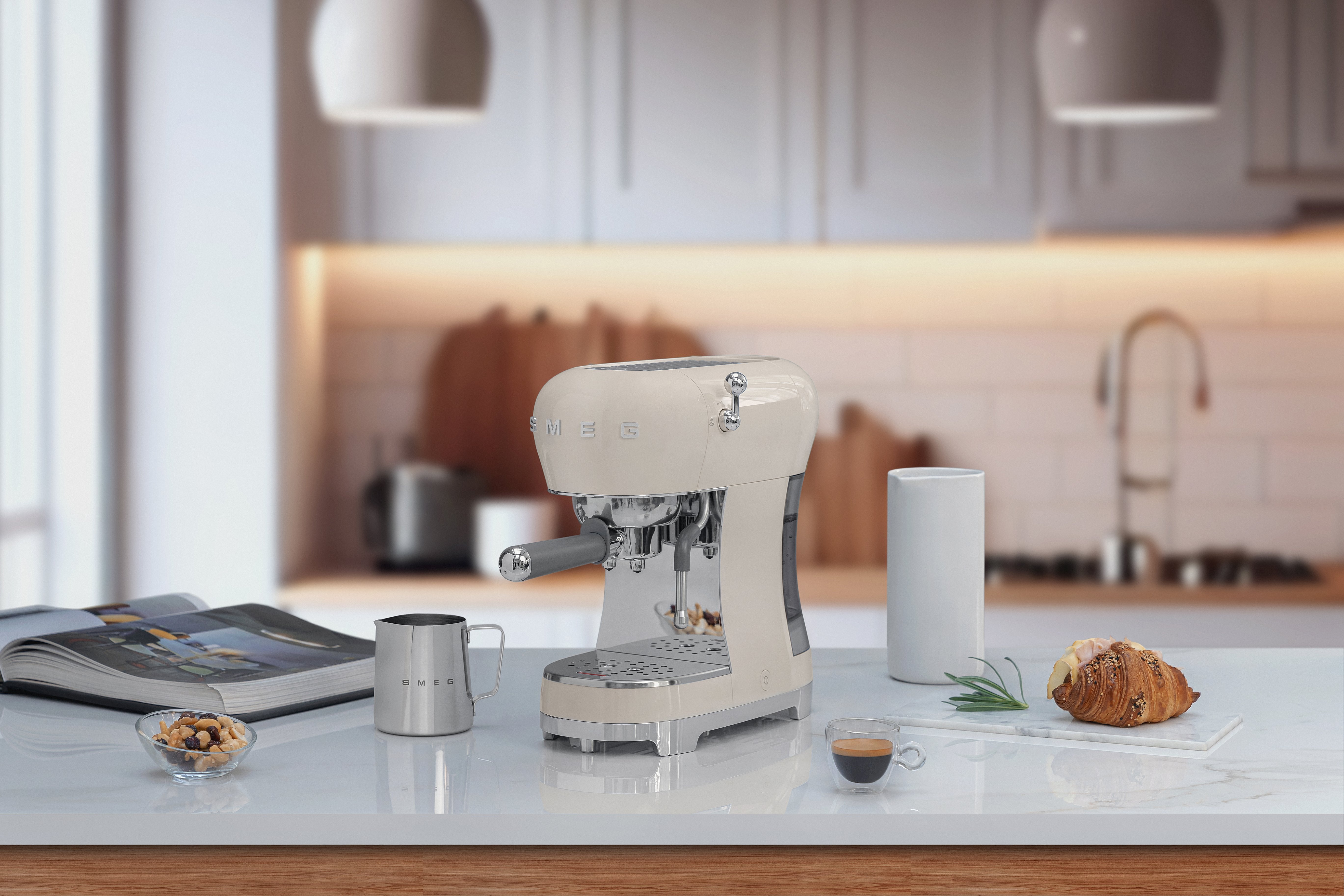 EAN 8017709324827 - Smeg ECF02CREU cafetera eléctrica Manual Máquina espresso 1,1 L imagen 8