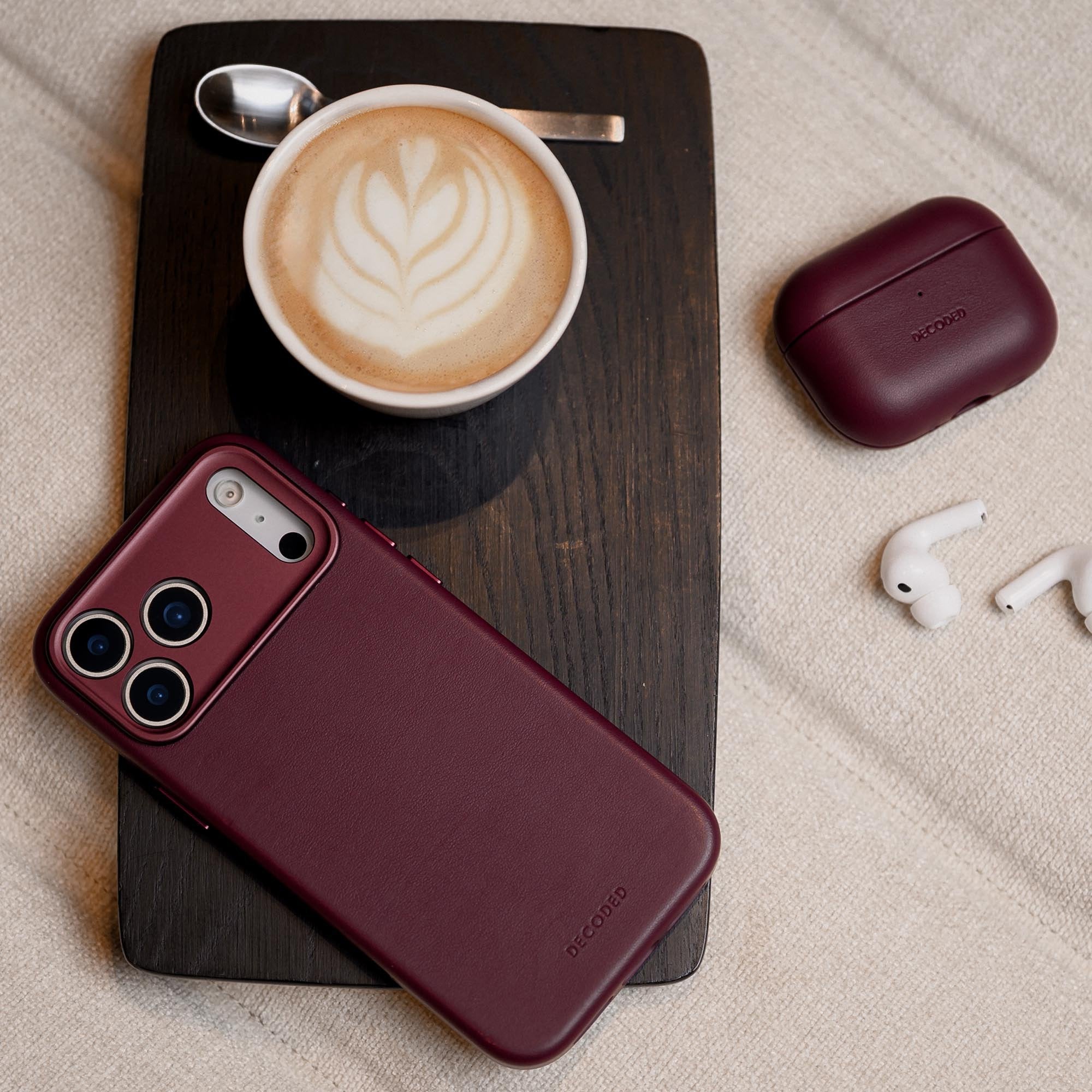 Decoded Leather Backcover Iphone 17 Pro Dark Ruby