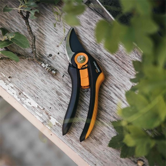 EAN 6411501111166 - Fiskars Plus SmartFit P541 tijeras de podar Evitar Negro, Naranja imagen 3