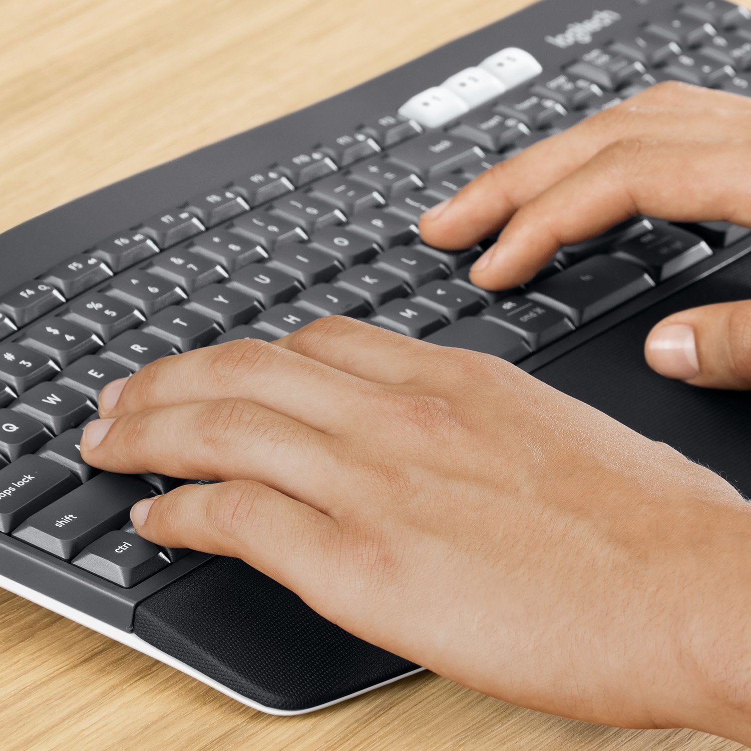 EAN 5099206066861 - Logitech 920-008225 teclado Ratón incluido Universal RF Wireless + Bluetooth AZERTY Belga Negro imagen 16