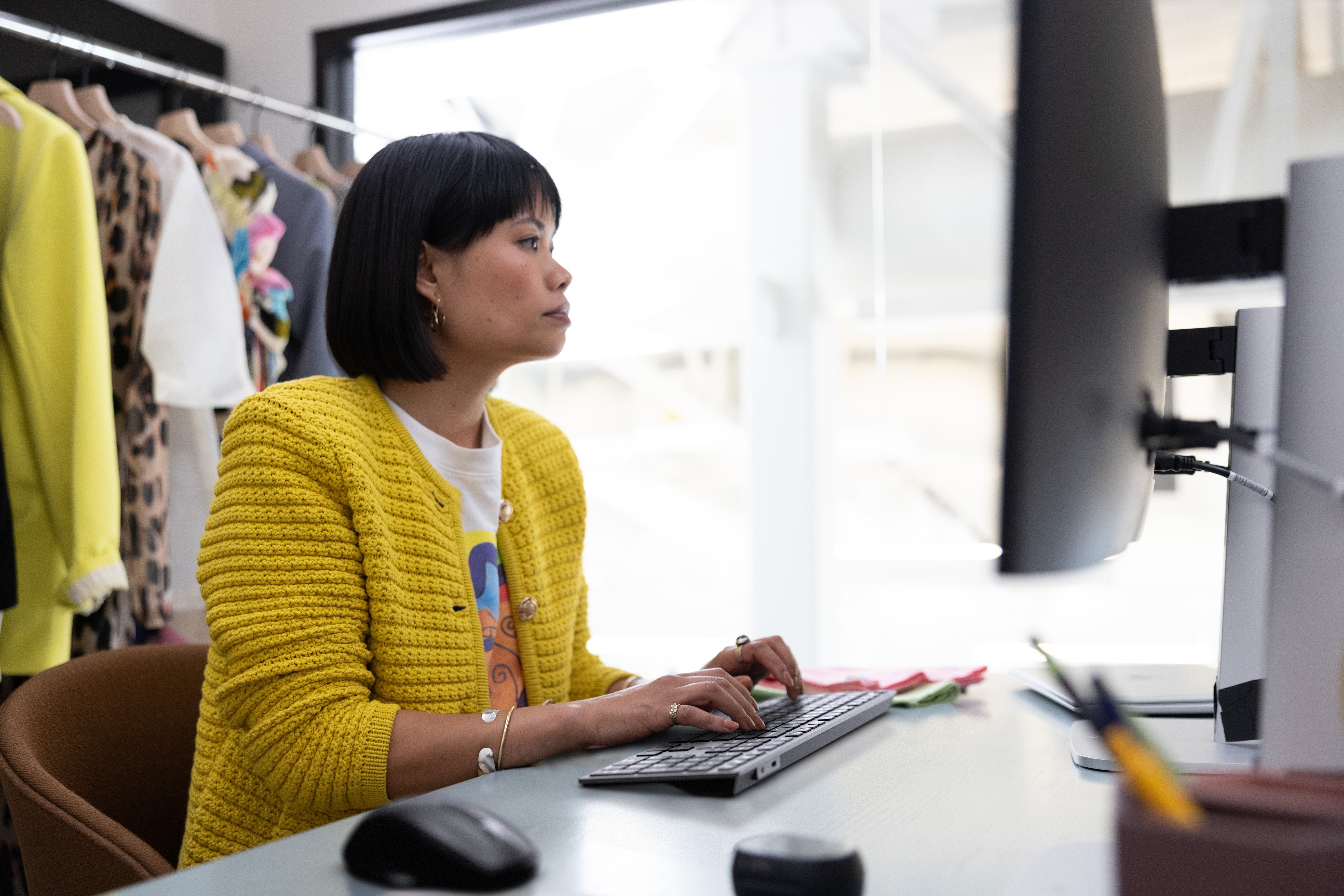 EAN 0198122140756 - HP 720 Multi-Device Rechargeable Wireless Keyboard teclado Hogar / Oficina USB + Bluetooth Negro imagen 11