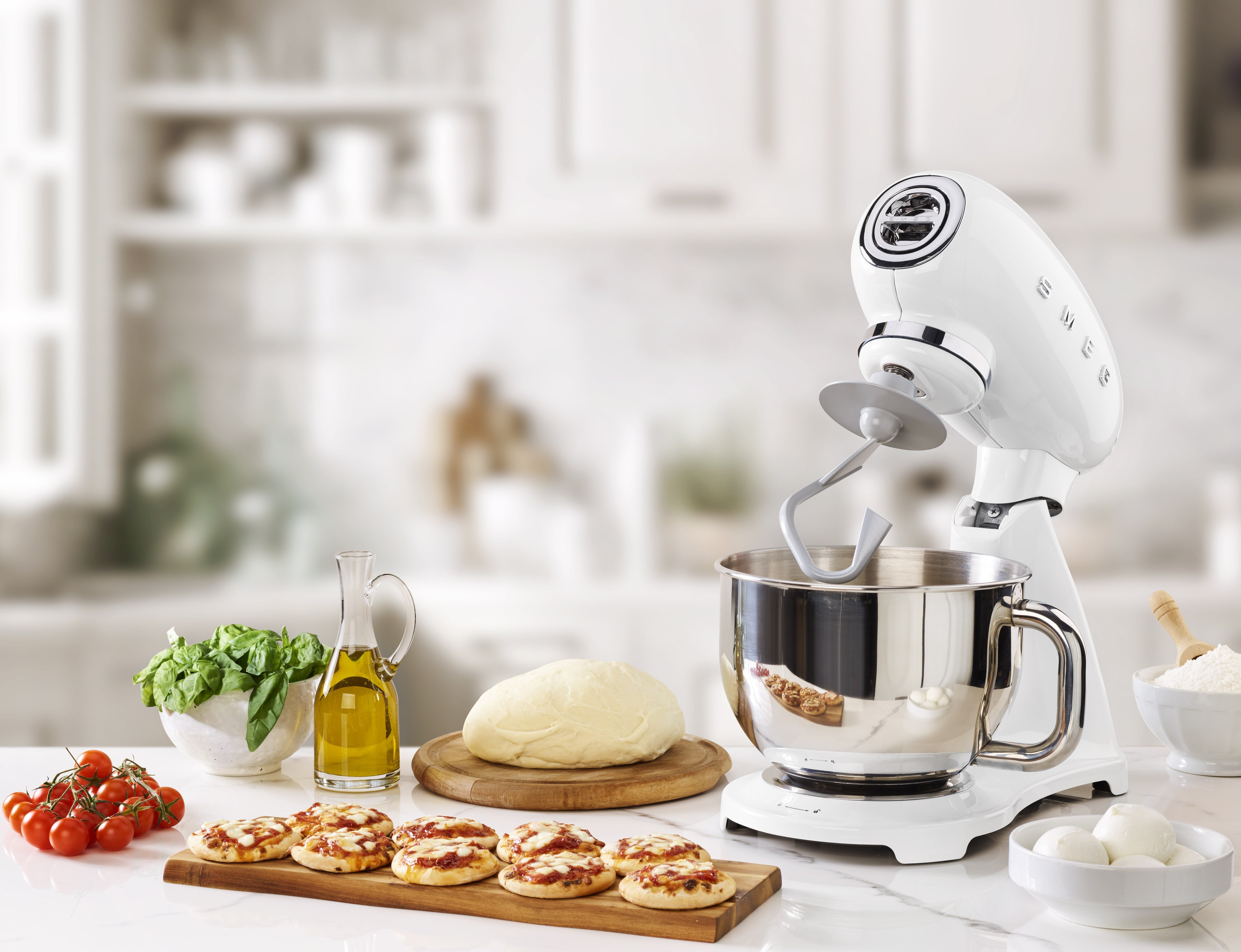EAN 8017709277697 - Smeg SMF03WHEU batidora Batidora de varillas 800 W Blanco imagen 13
