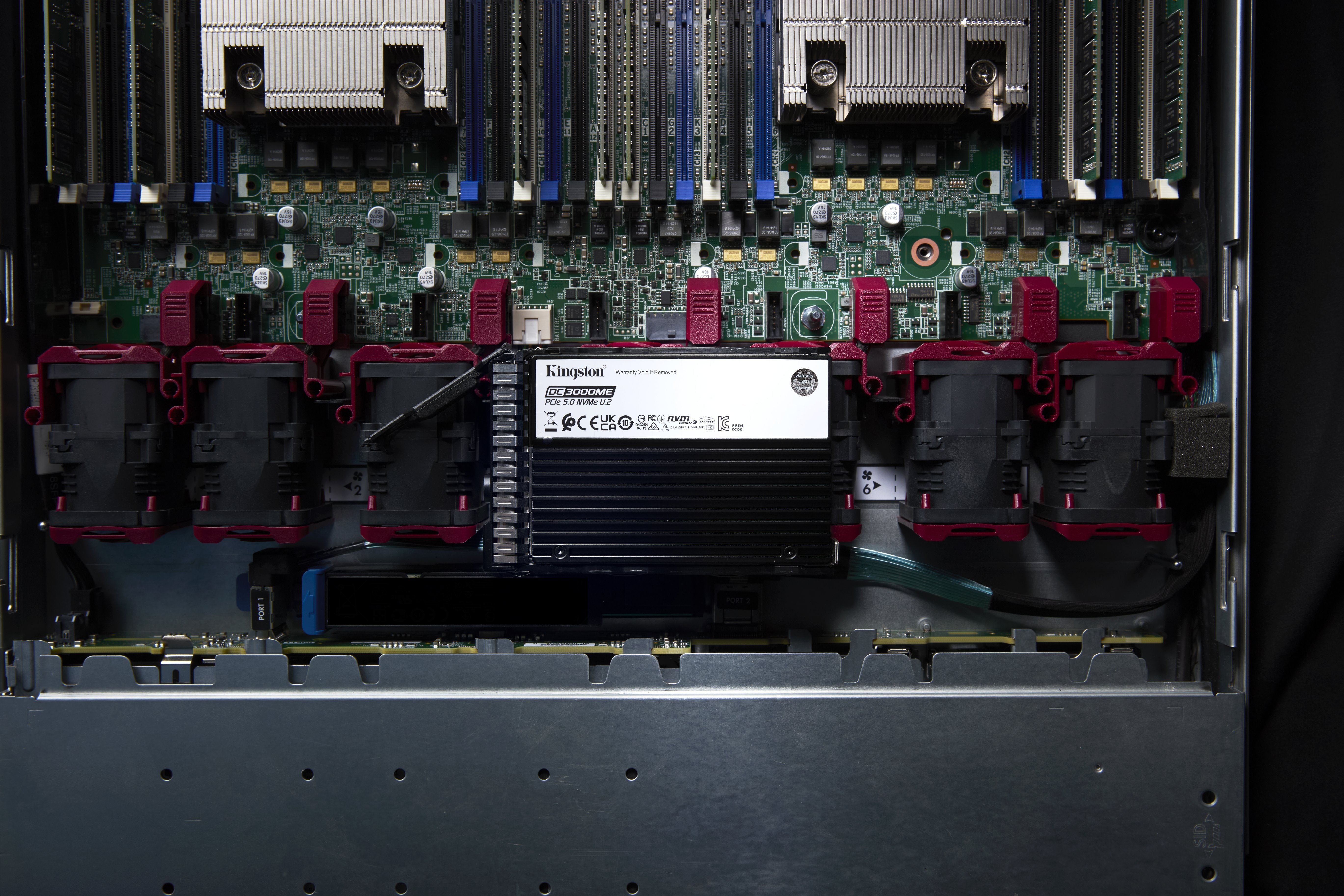 Kingston Dc3000me Sedc3000me/30t7 30720 Gb 1.0 Dwpd 2,5" 63,5mm U.2 Pcie 5.0 X4 Ssd 256bit Aes