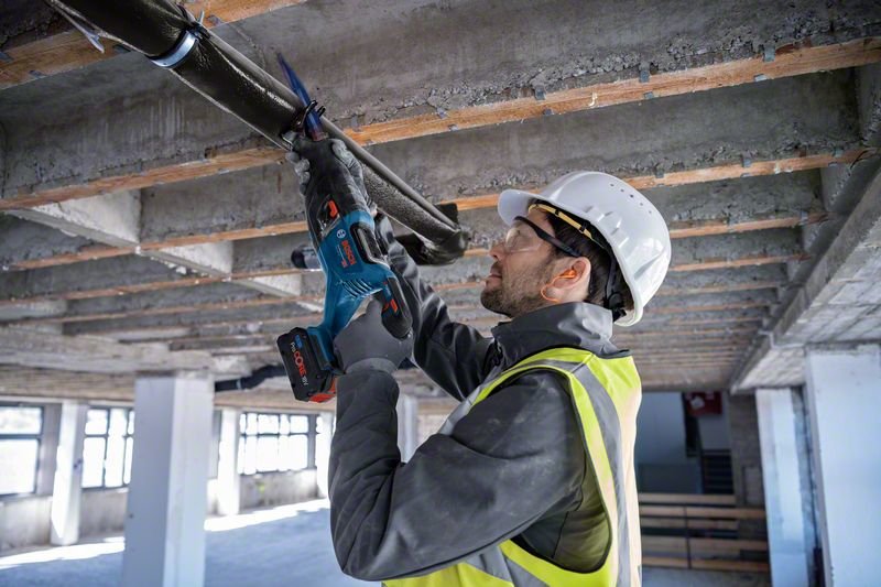 Sierra De Sable A Batería Bosch Biturbo Gsa 18v-28 Professional Solo (Azul/Negro, Sin Batería Ni Cargador, En L-Boxx)