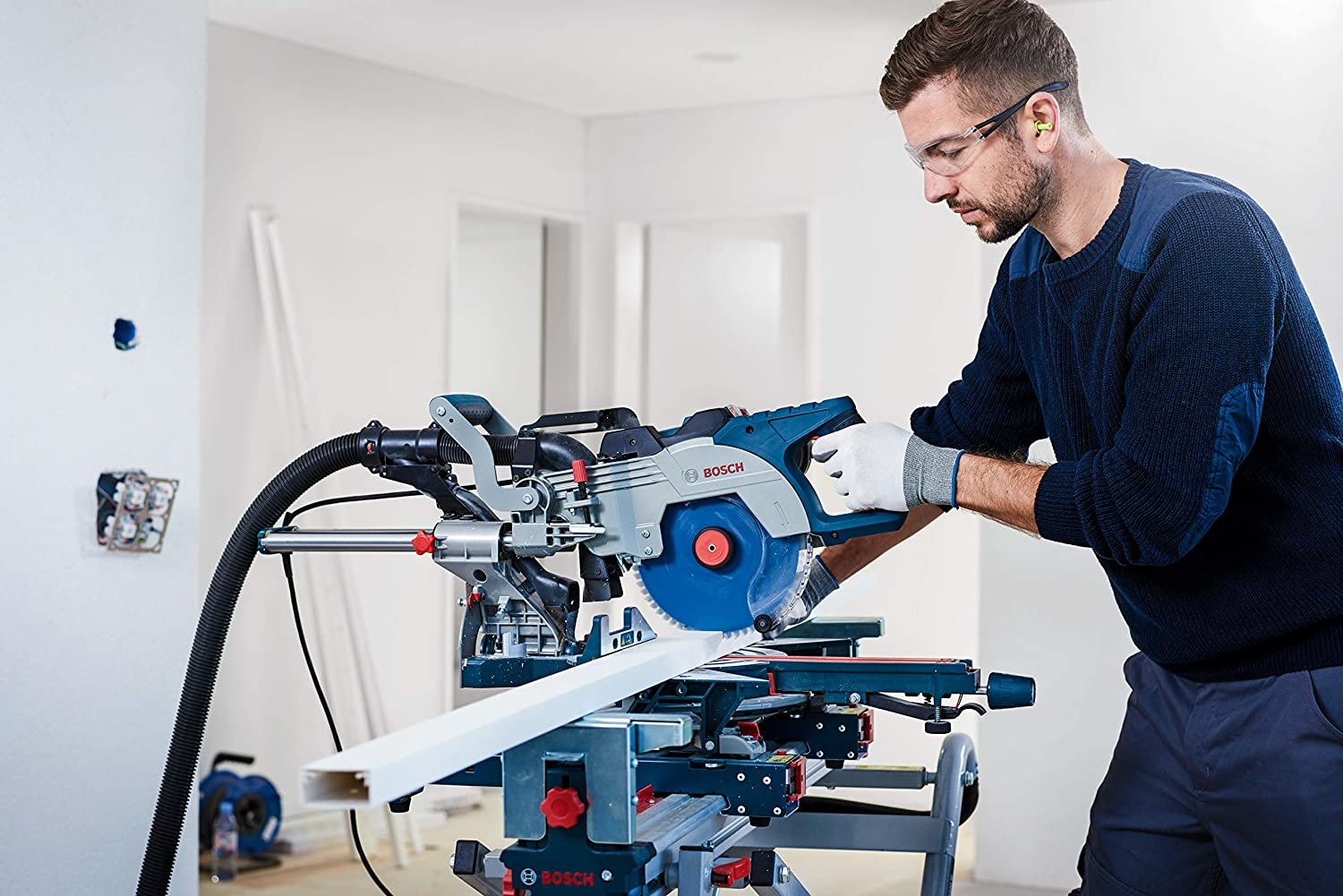 Hoja De Sierra Circular Bosch Professional Expert Para Multi Material, Ø 216 Mm, Diámetro 64z 30 Mm, Para Sierras Tronzadoras E Ingletadoras 2608642493