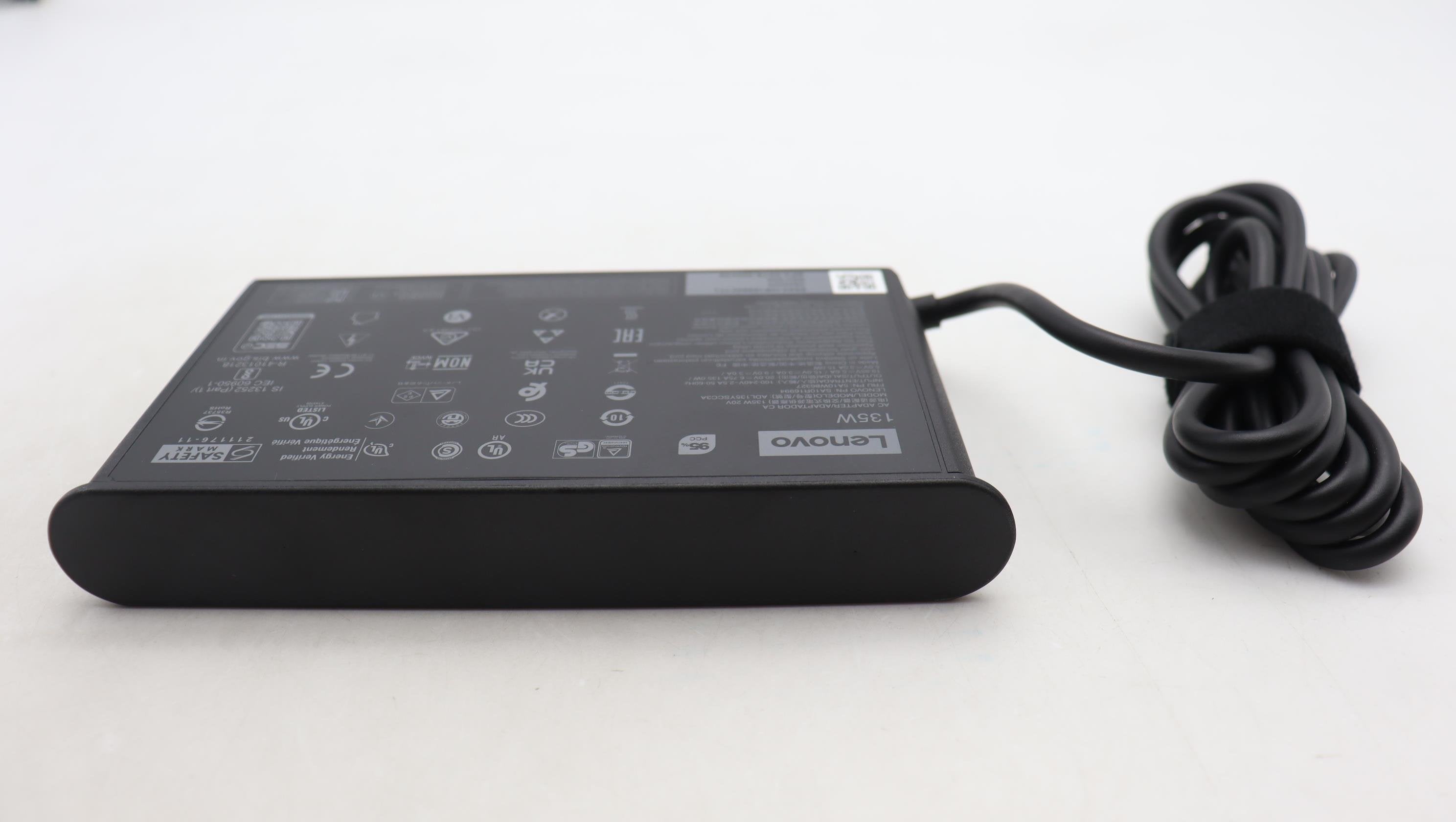 EAN 5715063311493 - Lenovo 5A10W86327 adaptador e inversor de corriente Interior 135 W Negro imagen 3