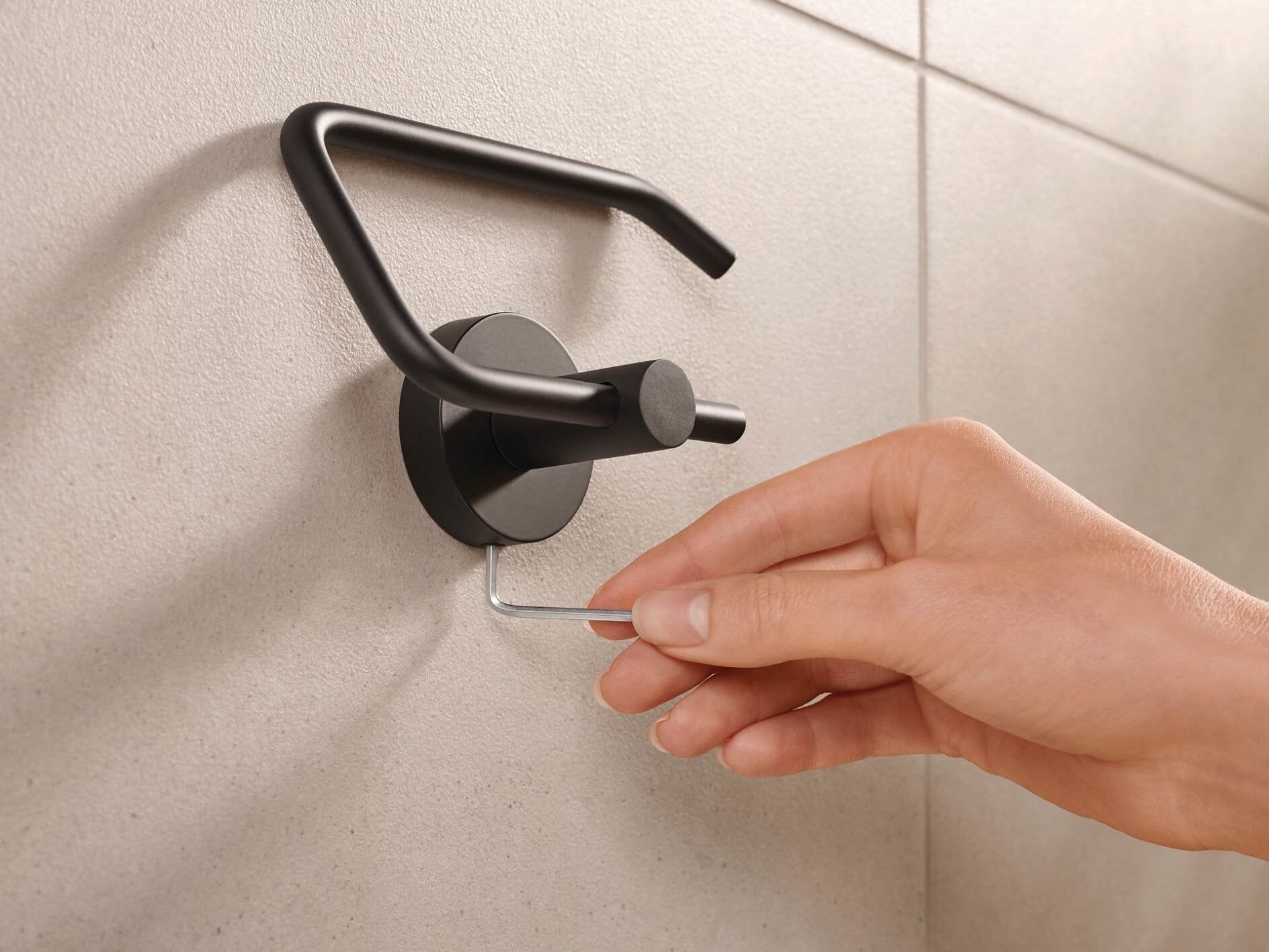 EAN 4063565127236 - TESA MOON BLACK Montado en pared Negro imagen 7