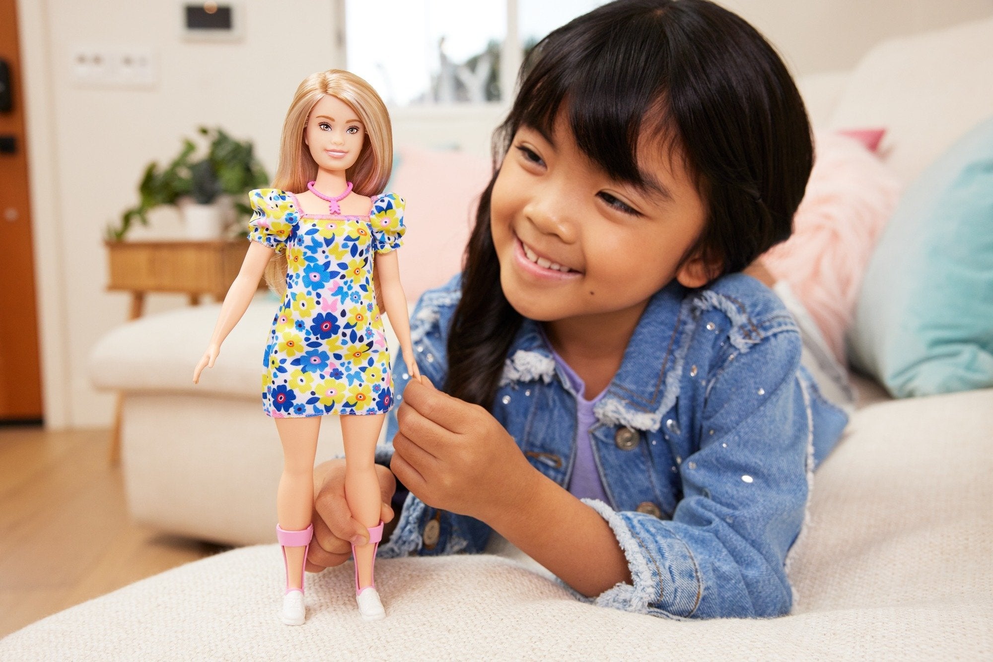 EAN 0194735093854 - Barbie Fashionistas HJT05 muñeca imagen 2