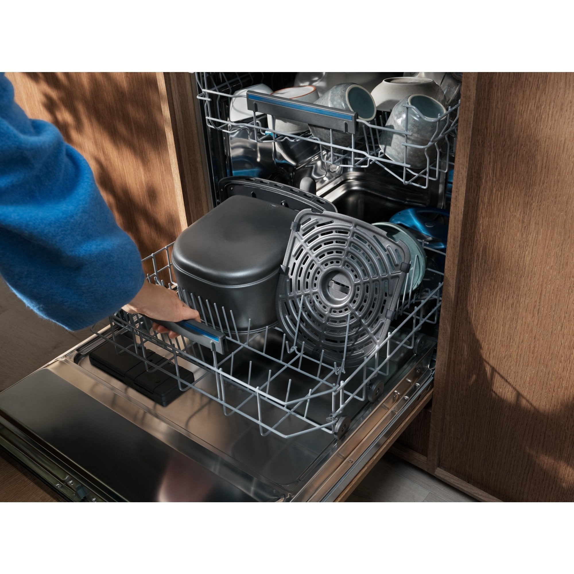 EAN 7333394032603 - Electrolux EAF7SB Sencillo 6,9 L Independiente 1700 W Freidora de aire caliente Negro imagen 17
