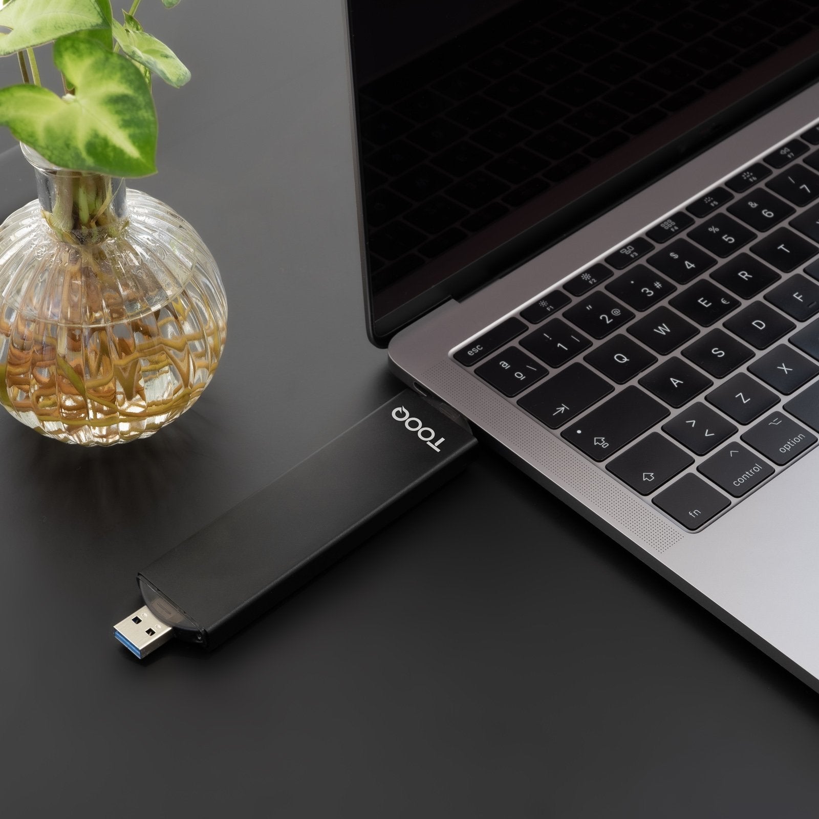 Caja Externa Para Disco Ssd M.2 Nvme Tooq Tqe-2240b Usb 3.0 Usb Tipo-C 3.2 Gen2