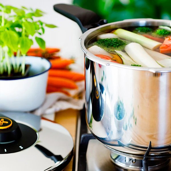 La Olla A Presión Excellent Te Permite Ahorrar Hasta Un 70% De Tiempo Y Energía Respecto A Una Olla De Cocción Tradicional, Equipada Con La Mejor Tecnología En Seguridad Y Funcionamiento.
Está Fabricada En Acero Inoxidable 18/10 Muy Resist