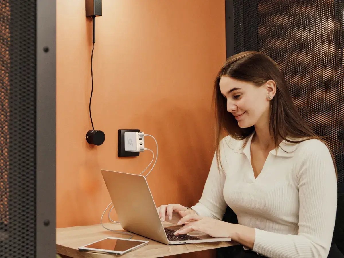 Avermedia Ladedock, Core Go Gc313 Blanco, 100w Gan, Hdmi