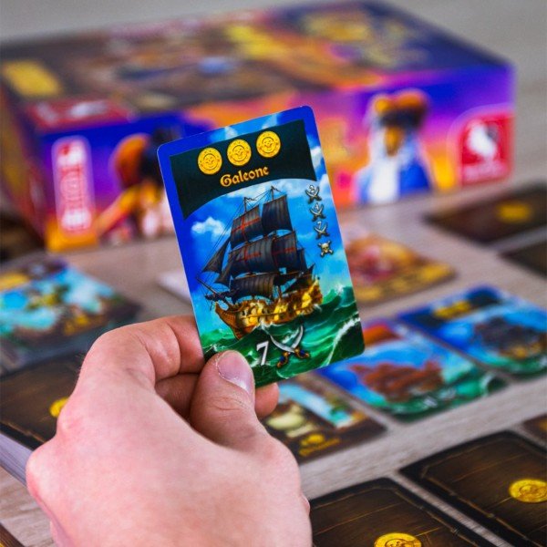 EAN 4250231728914 - Pegasus Spiele Port Royal Big Box Juego de mesa Familia imagen 7