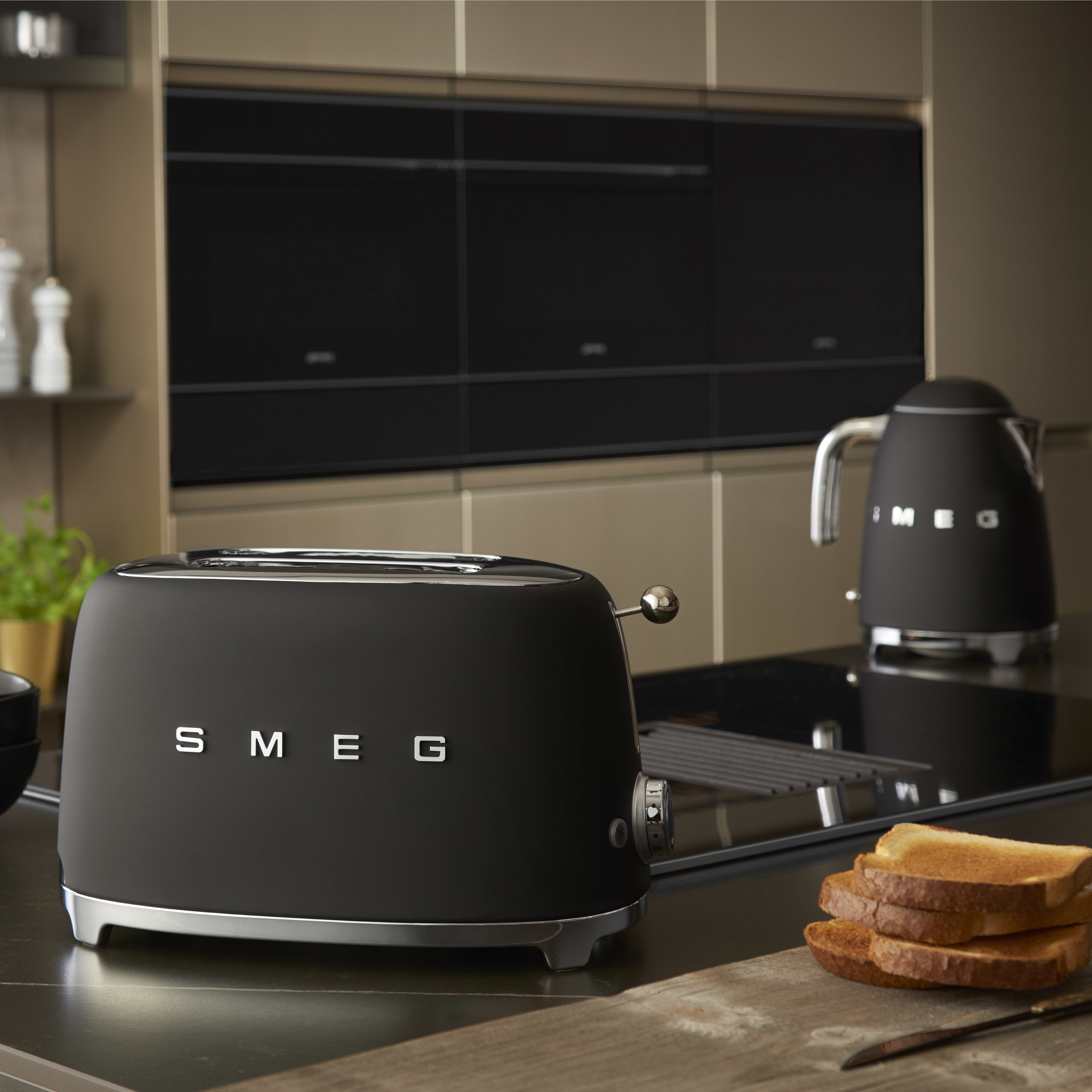 EAN 8017709290757 - Smeg TSF01BLMEU tostadora 6 2 rebanada(s) 950 W Negro imagen 15