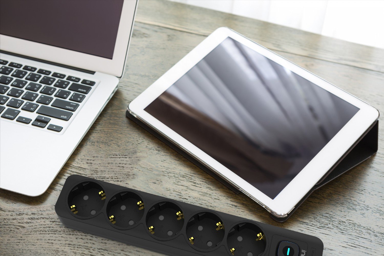 Regleta Inca Ipw-44sy Negro 5 Salidas Ac 230 V 1,5 M