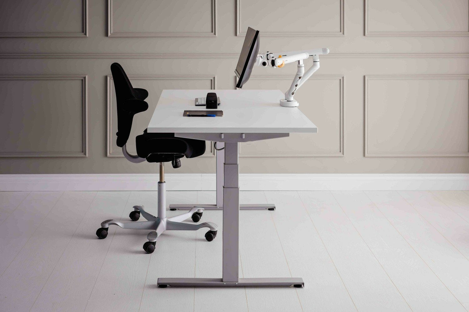 EAN 8719274677086 - BakkerElkhuizen BE Flexible Dual 88,9 cm (35") Escritorio Blanco imagen 3