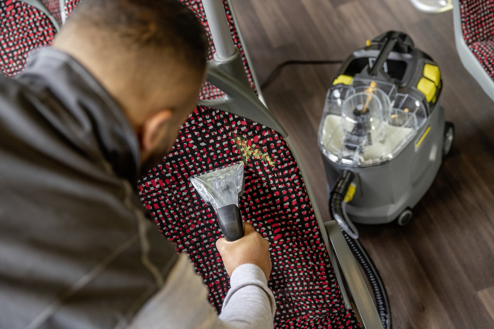 EAN 4054278882529 - Kärcher Puzzi 8/1 7 L Aspiradora de tambor Húmedo 1200 W Sin bolsa imagen 3