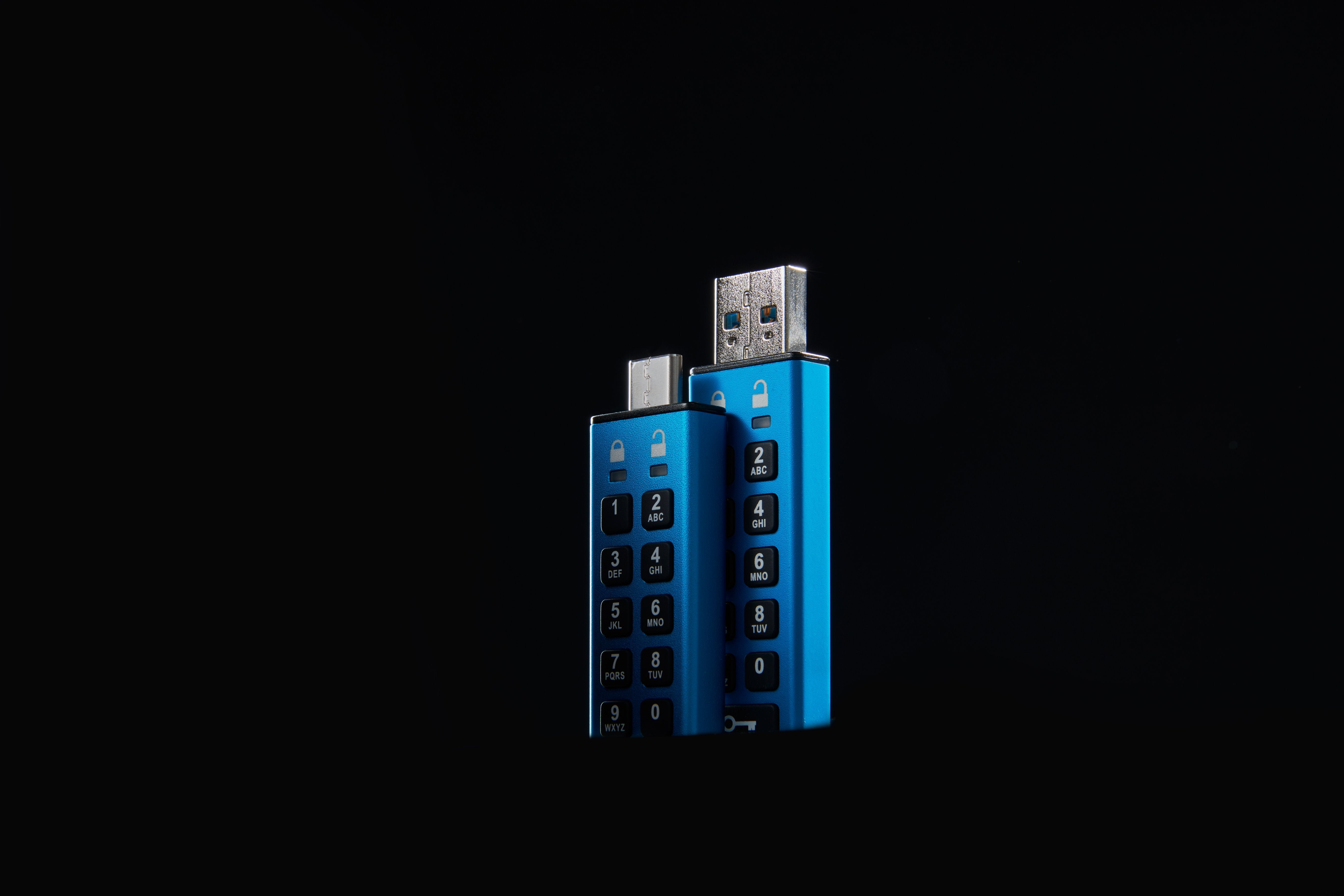 EAN 0740617338904 - Kingston Technology IronKey Keypad 200 unidad flash USB USB tipo A 3.2 Gen 1 (3.1 Gen 1) Azul imagen 5