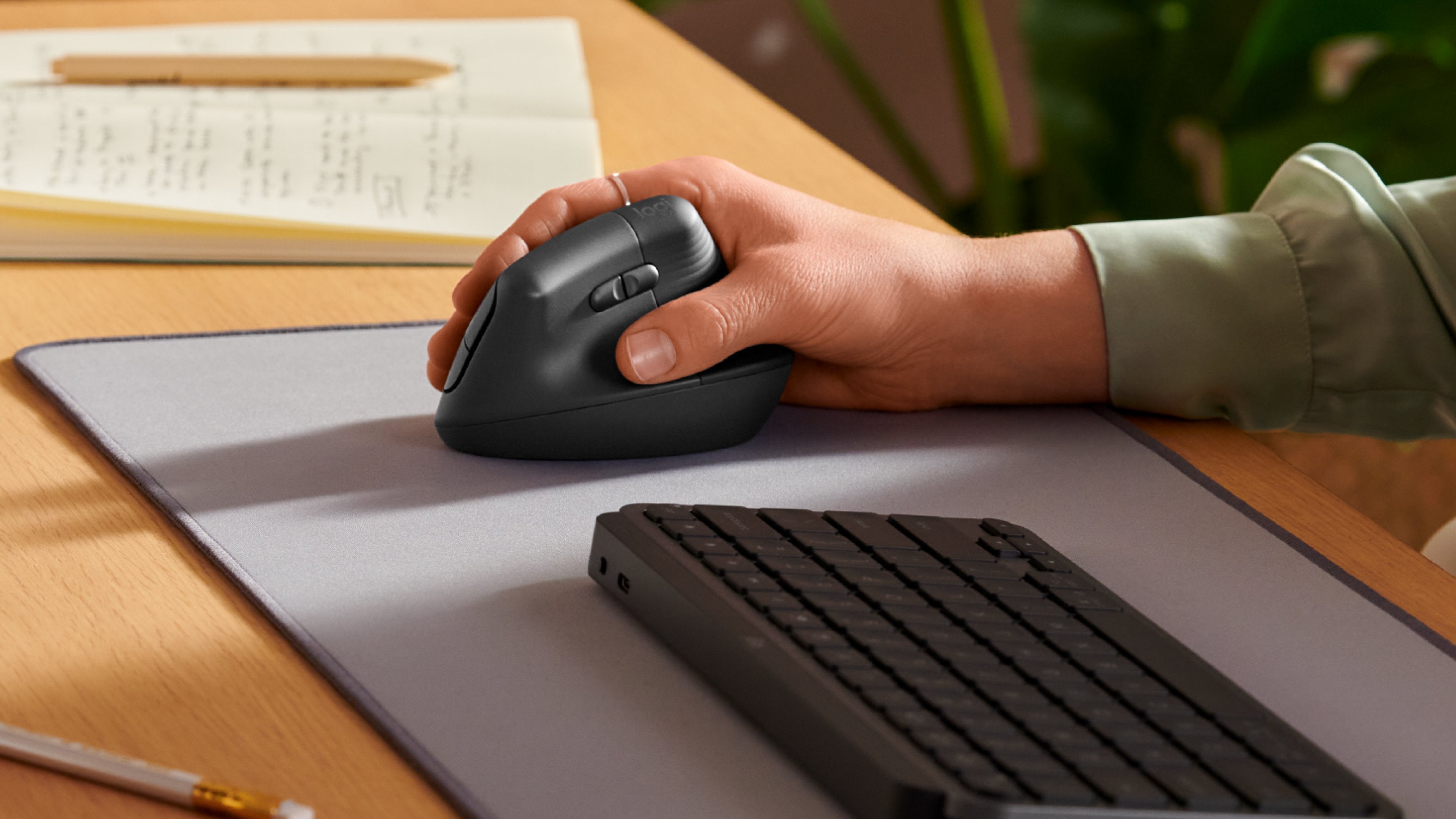 EAN 5099206099784 - Logitech 910-006473 ratón Oficina mano derecha RF Wireless + Bluetooth Óptico 4000 DPI imagen 8