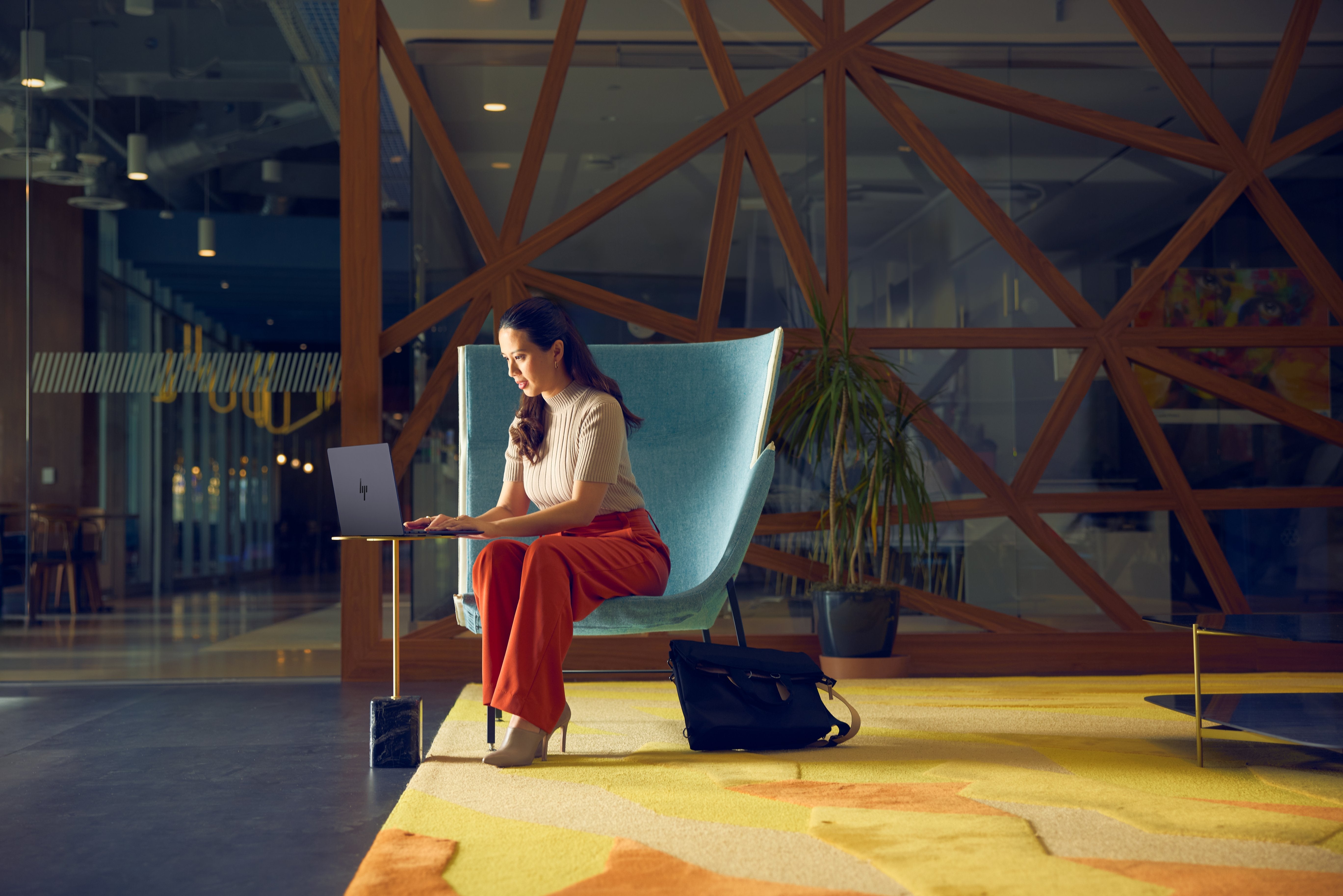 Portátil Hp Elitebook Ultra G1i Intel Core Ultra 5 228v 14" 2.8k 32 Gb Lpddr5x-Sdram 512 Gb Ssd Wi-Fi 7 (802.11be) Windows 11 Pro Azul