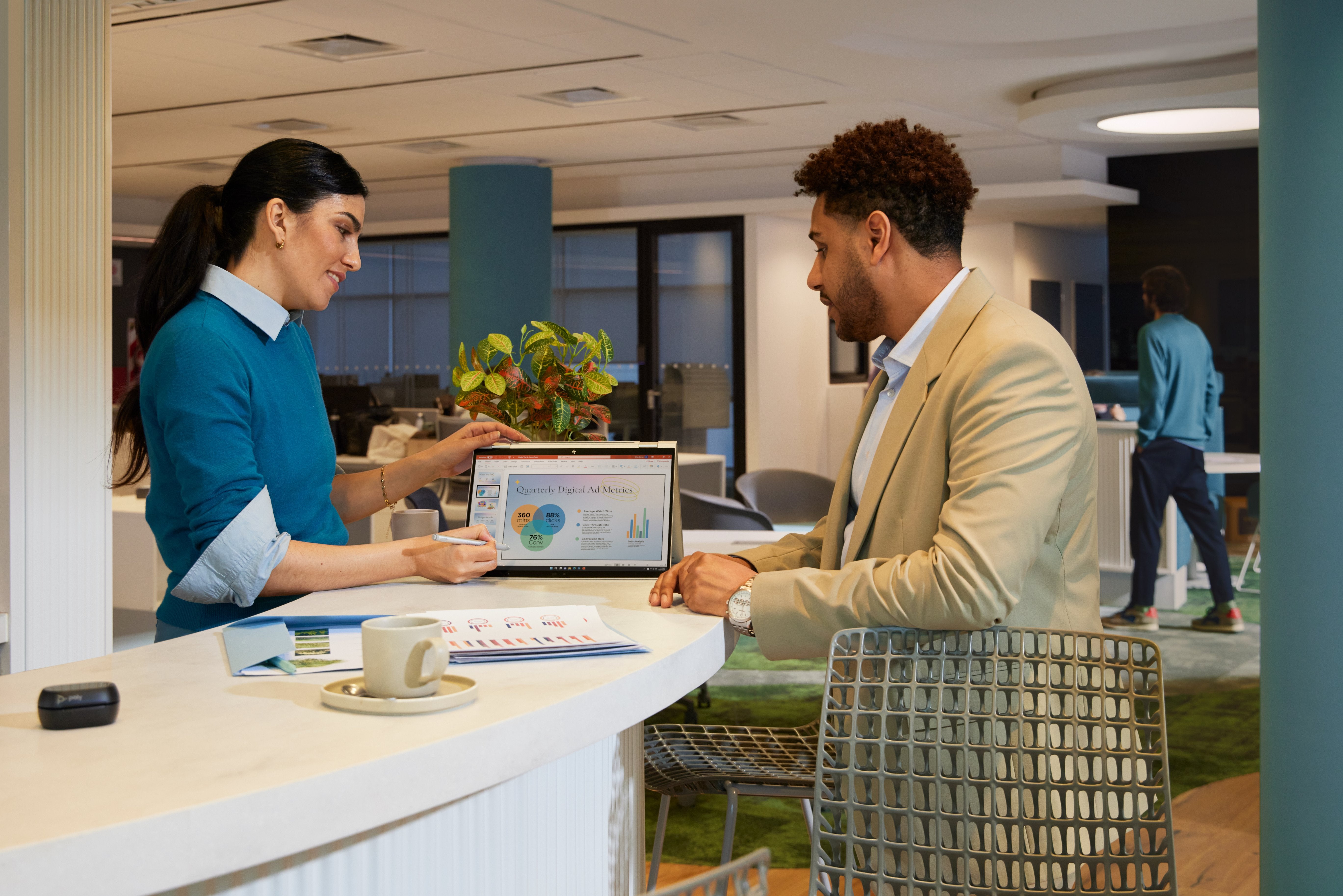 EAN 0198990470610 - HP EliteBook X Flip G1i Next Gen AI PC Wolf Pro Security Edition Copilot+ PC Intel Core Ultra 5 226V Híbr imagen 22
