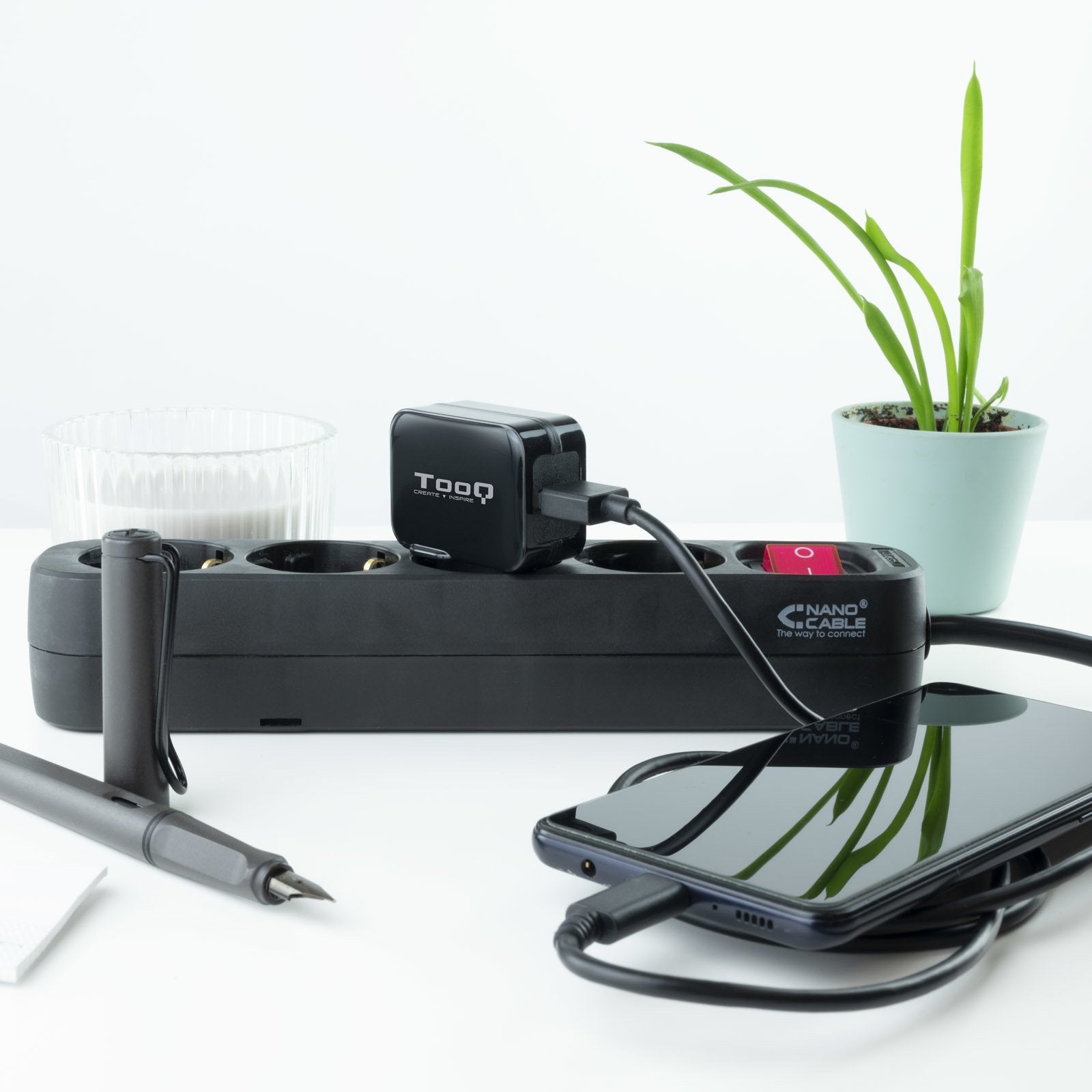 Tooq Cargador De Pared Usb 5v 2.4 A - 1 Puerto Usb - Negro