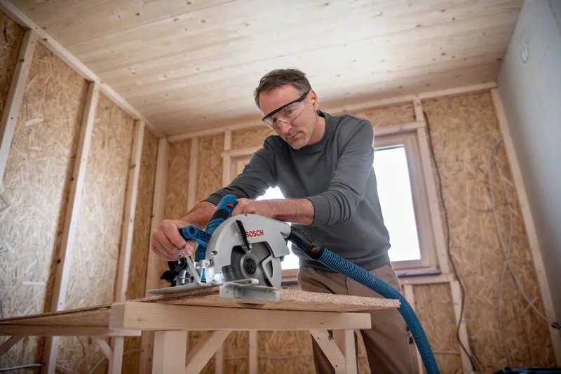 Sierra Circular Inalámbrica Bosch Professional Biturbo Gks 18v-70 L Professional Azul/Negro, 2 Baterías Li-Ion Procore18v 5,5ah, En L-Boxx