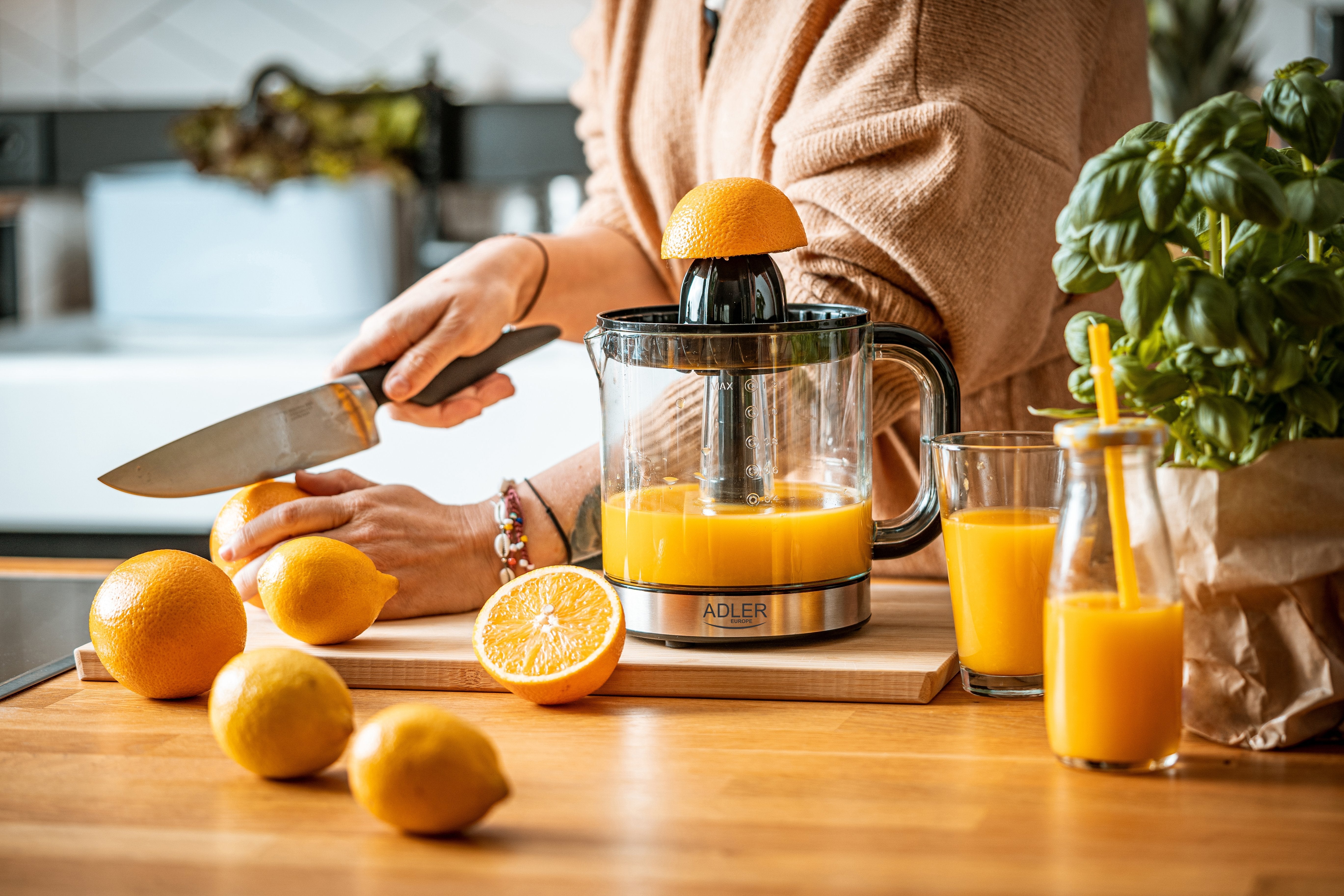 EAN 5903887805131 - Adler AD 4012 exprimidor Exprimidor eléctrico con brazo Negro imagen 9